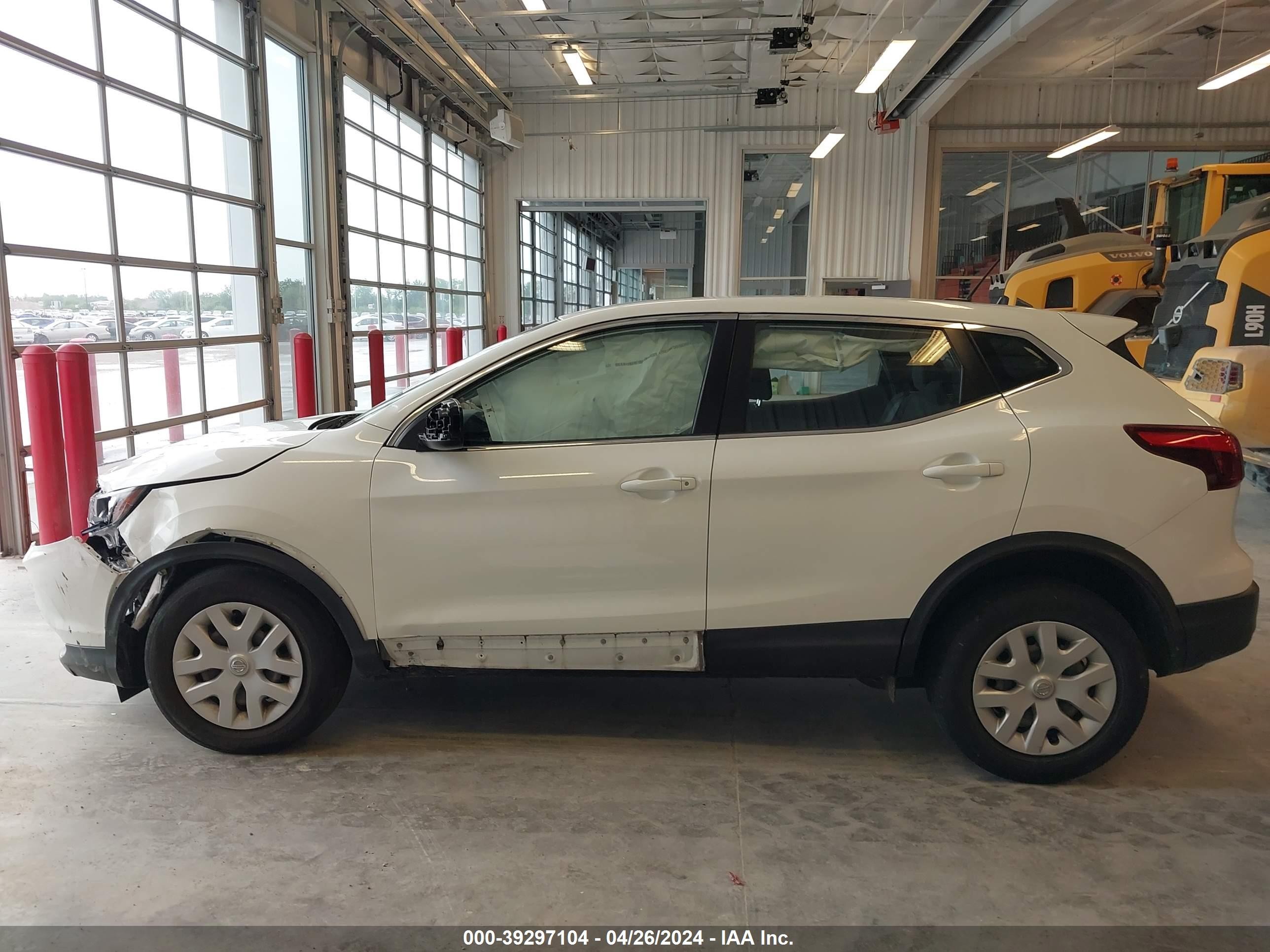 Photo 13 VIN: JN1BJ1CP3JW154546 - NISSAN ROGUE 