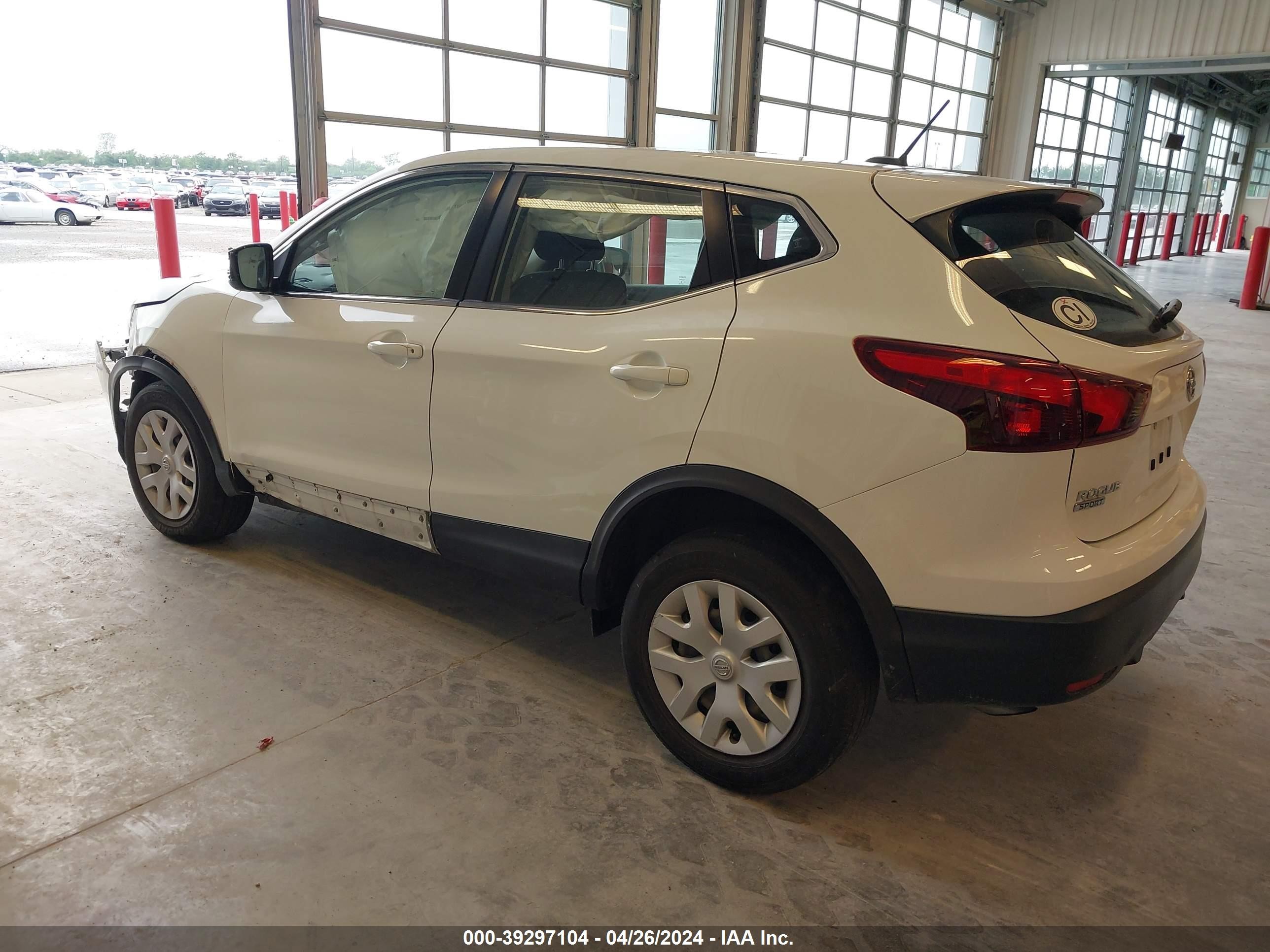 Photo 2 VIN: JN1BJ1CP3JW154546 - NISSAN ROGUE 