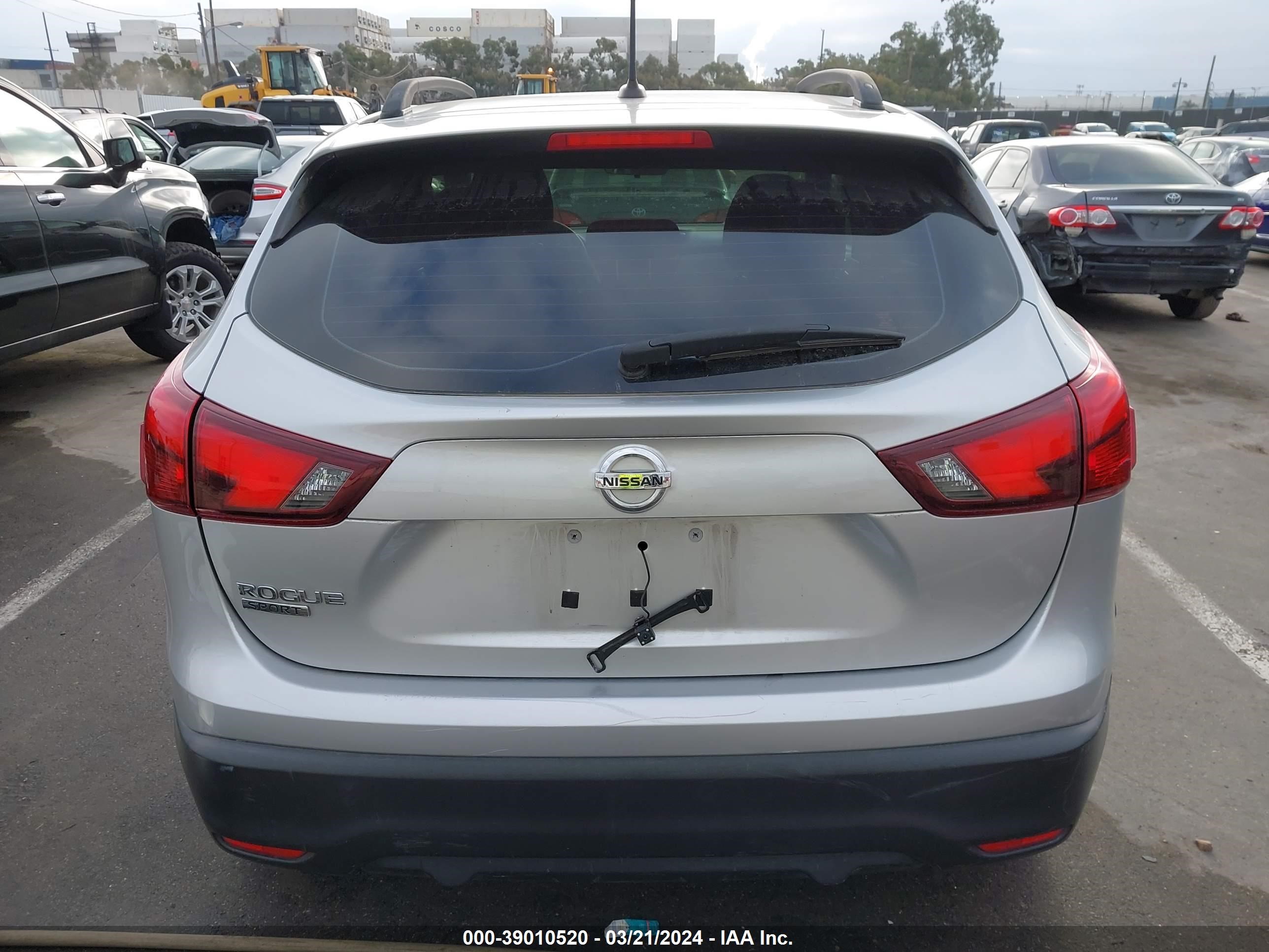 Photo 16 VIN: JN1BJ1CP3JW158421 - NISSAN ROGUE 