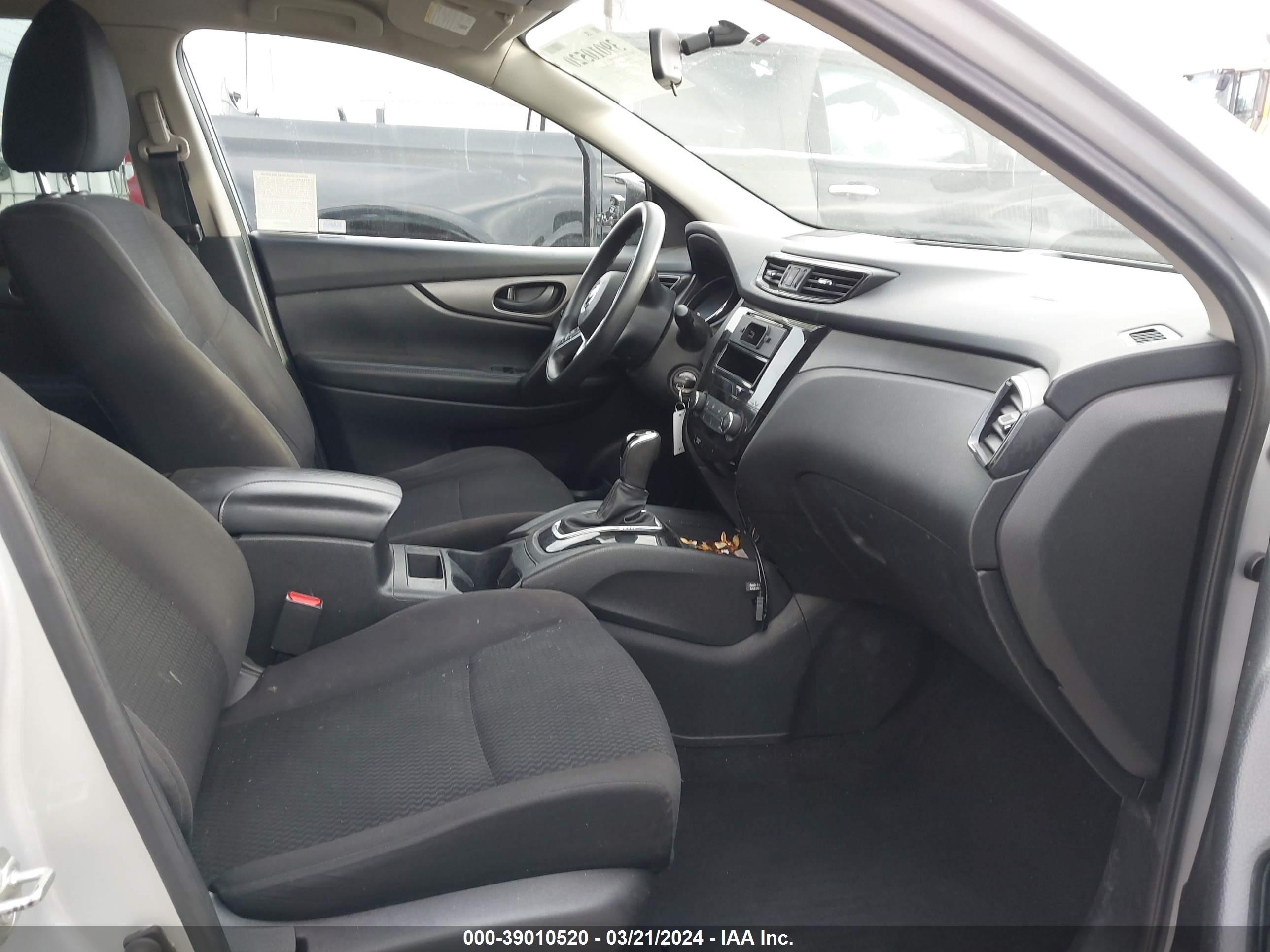 Photo 4 VIN: JN1BJ1CP3JW158421 - NISSAN ROGUE 