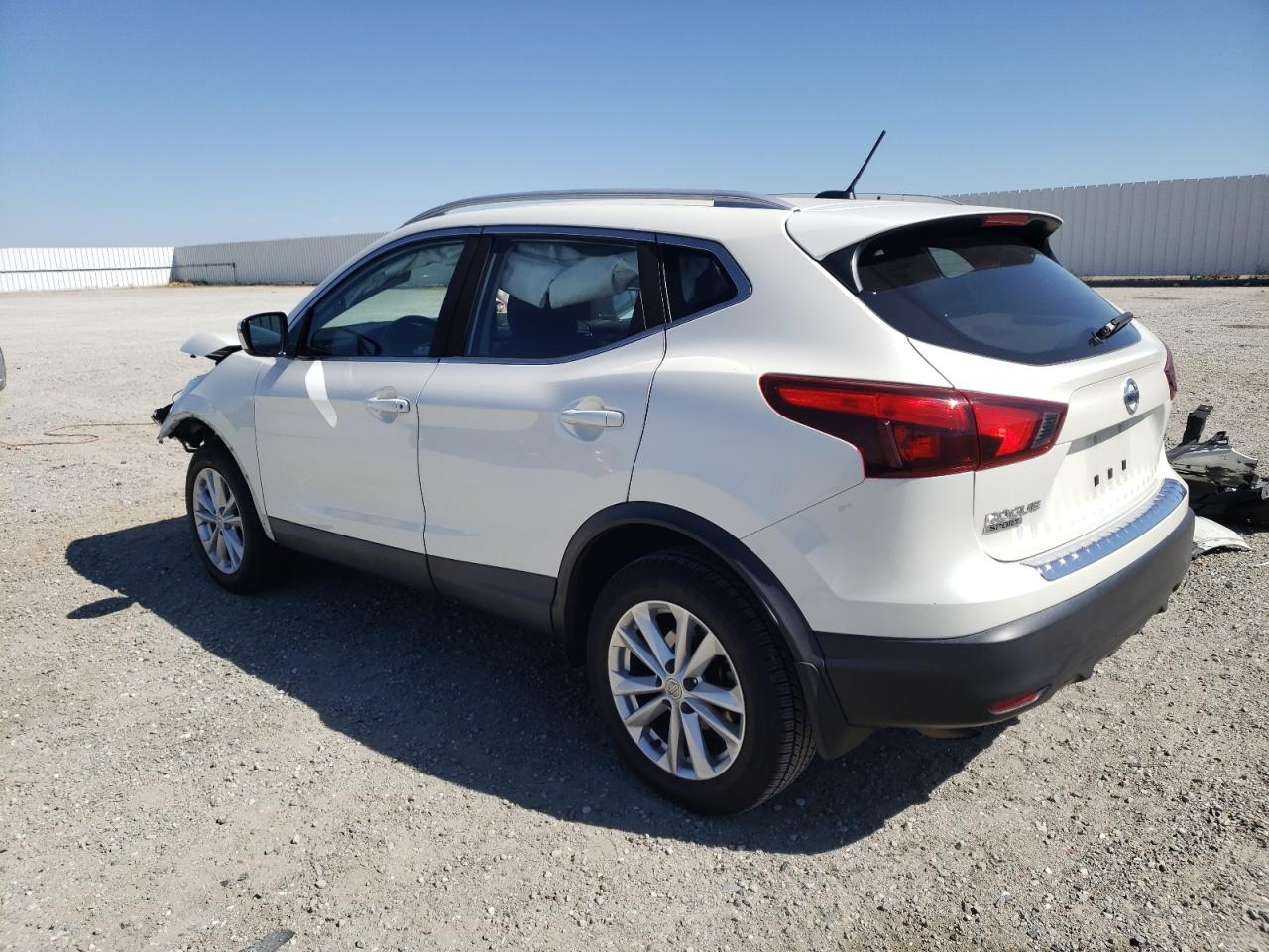 Photo 1 VIN: JN1BJ1CP4HW027928 - NISSAN ROGUE 