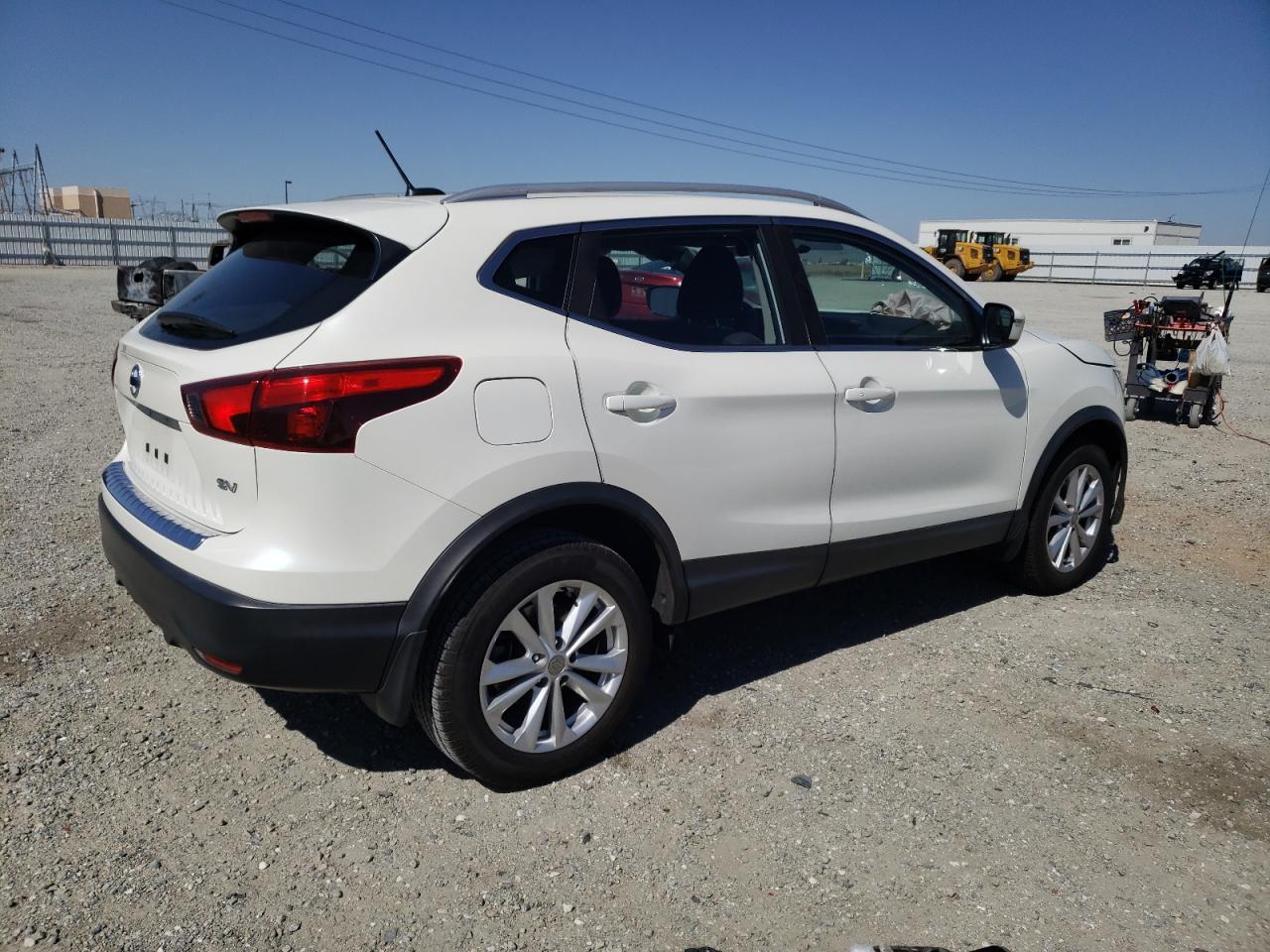 Photo 2 VIN: JN1BJ1CP4HW027928 - NISSAN ROGUE 