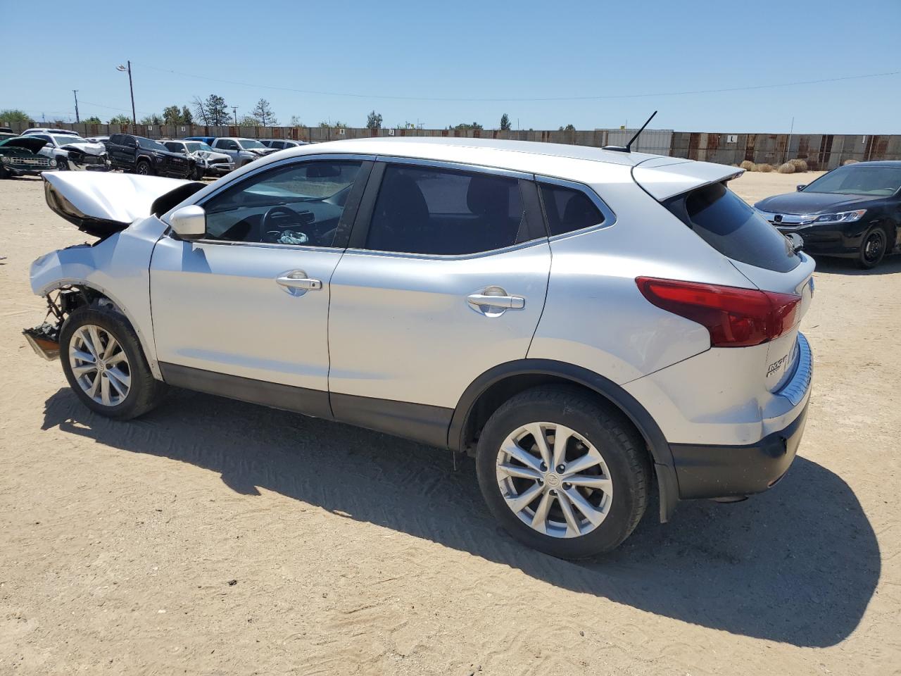 Photo 1 VIN: JN1BJ1CP4HW028979 - NISSAN ROGUE 