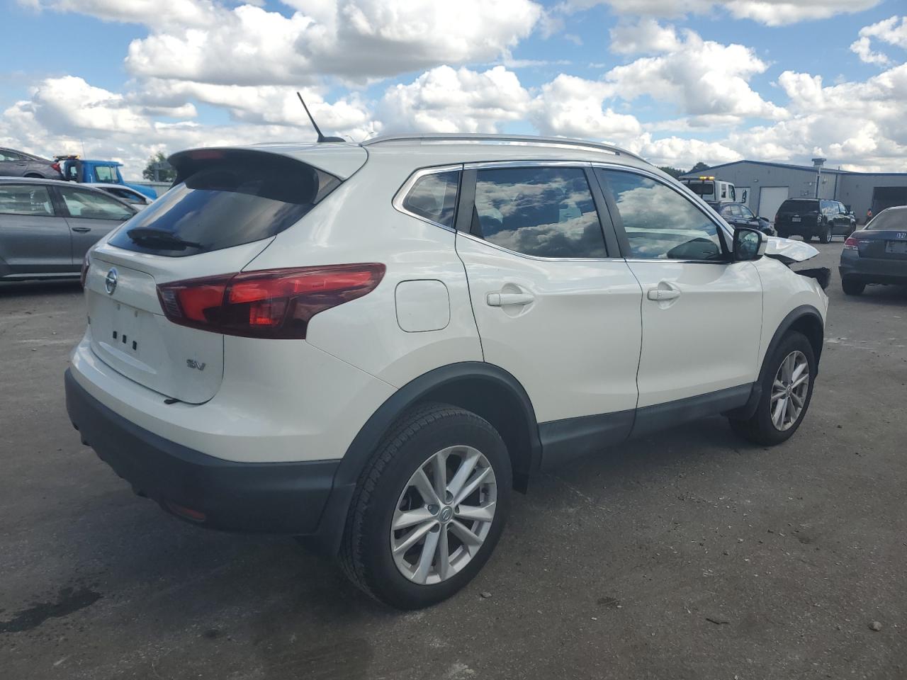 Photo 2 VIN: JN1BJ1CP4JW157309 - NISSAN ROGUE 