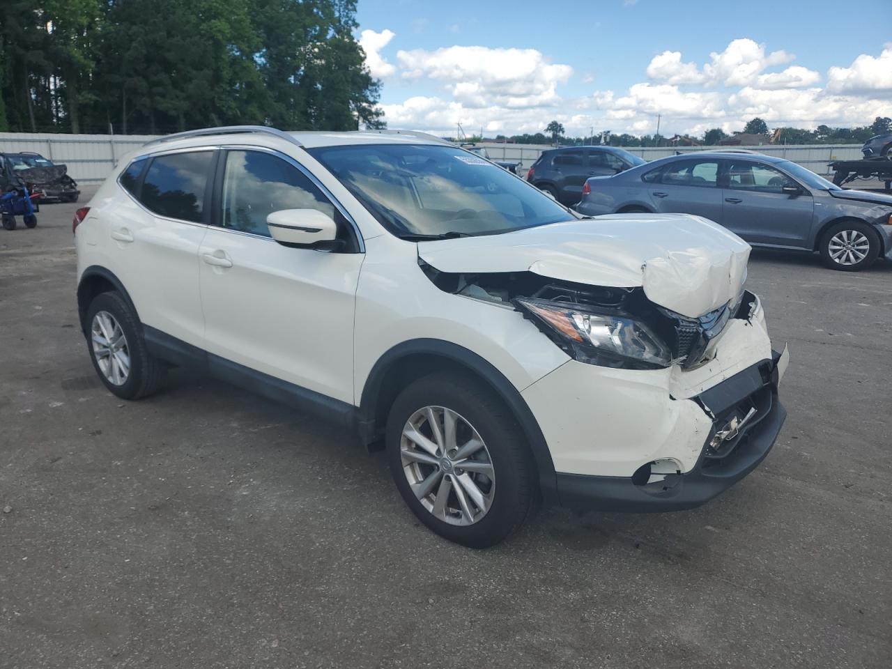 Photo 3 VIN: JN1BJ1CP4JW157309 - NISSAN ROGUE 