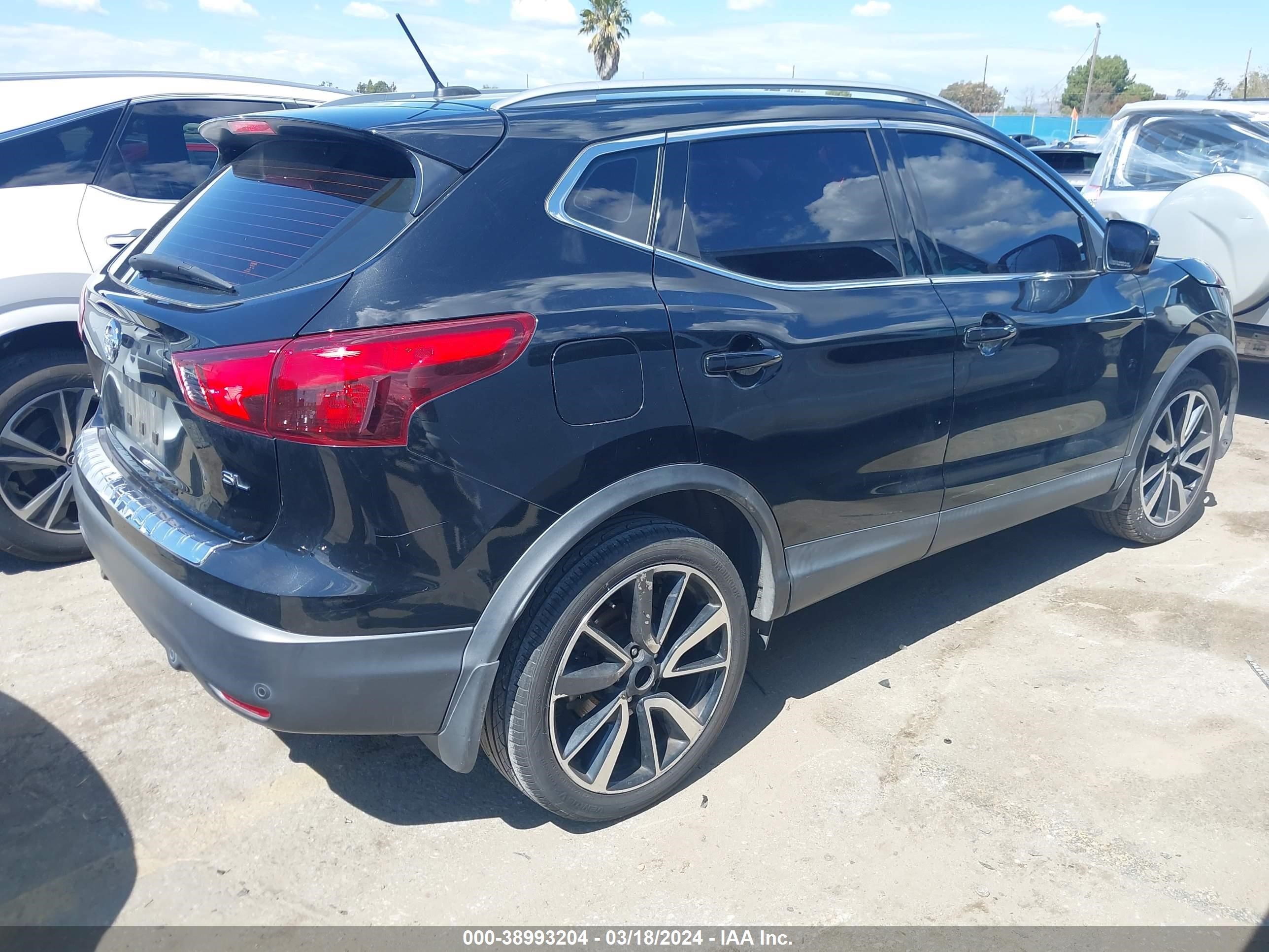 Photo 3 VIN: JN1BJ1CP4KW216960 - NISSAN ROGUE 