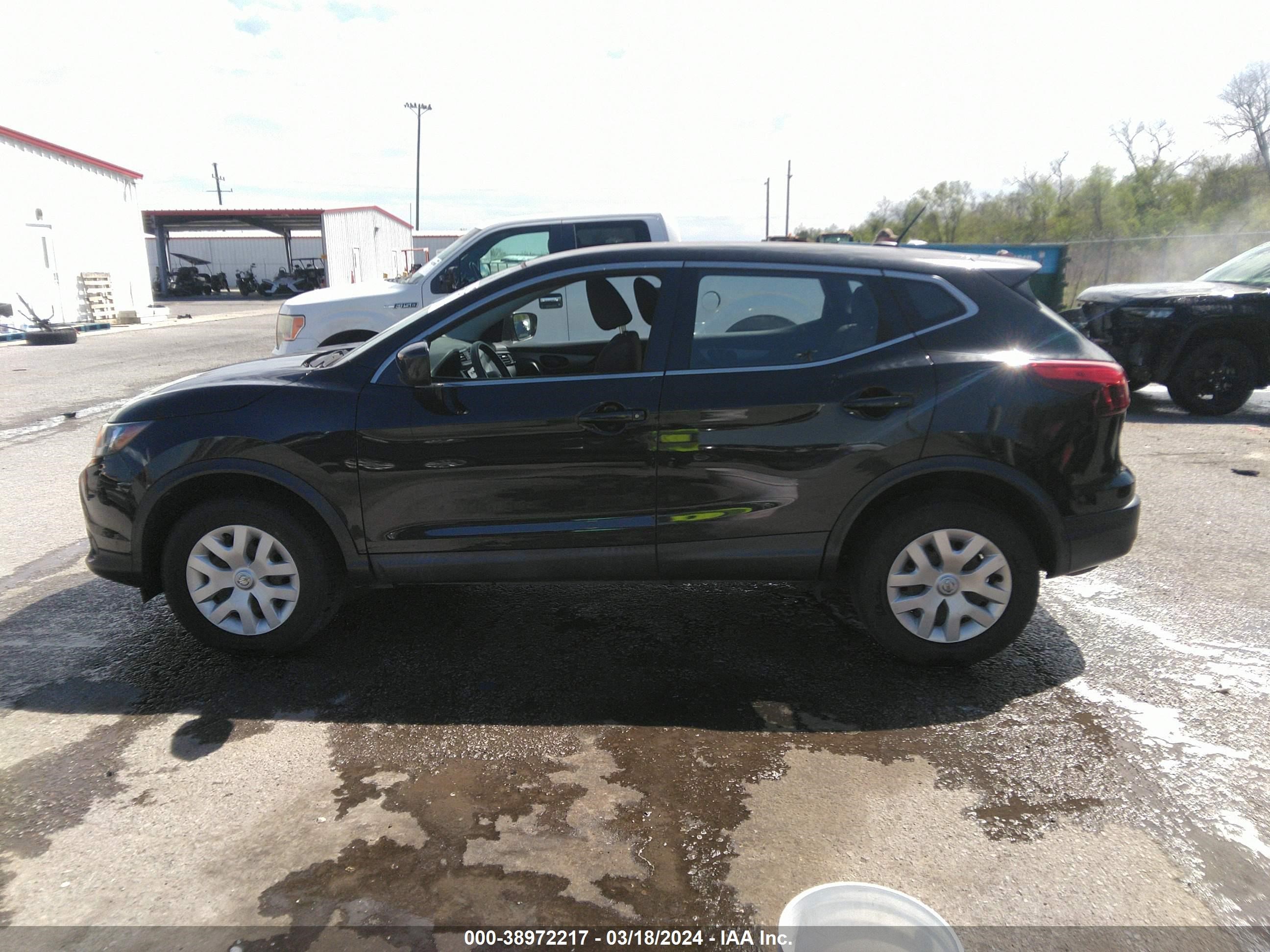 Photo 13 VIN: JN1BJ1CP5JW161787 - NISSAN ROGUE 