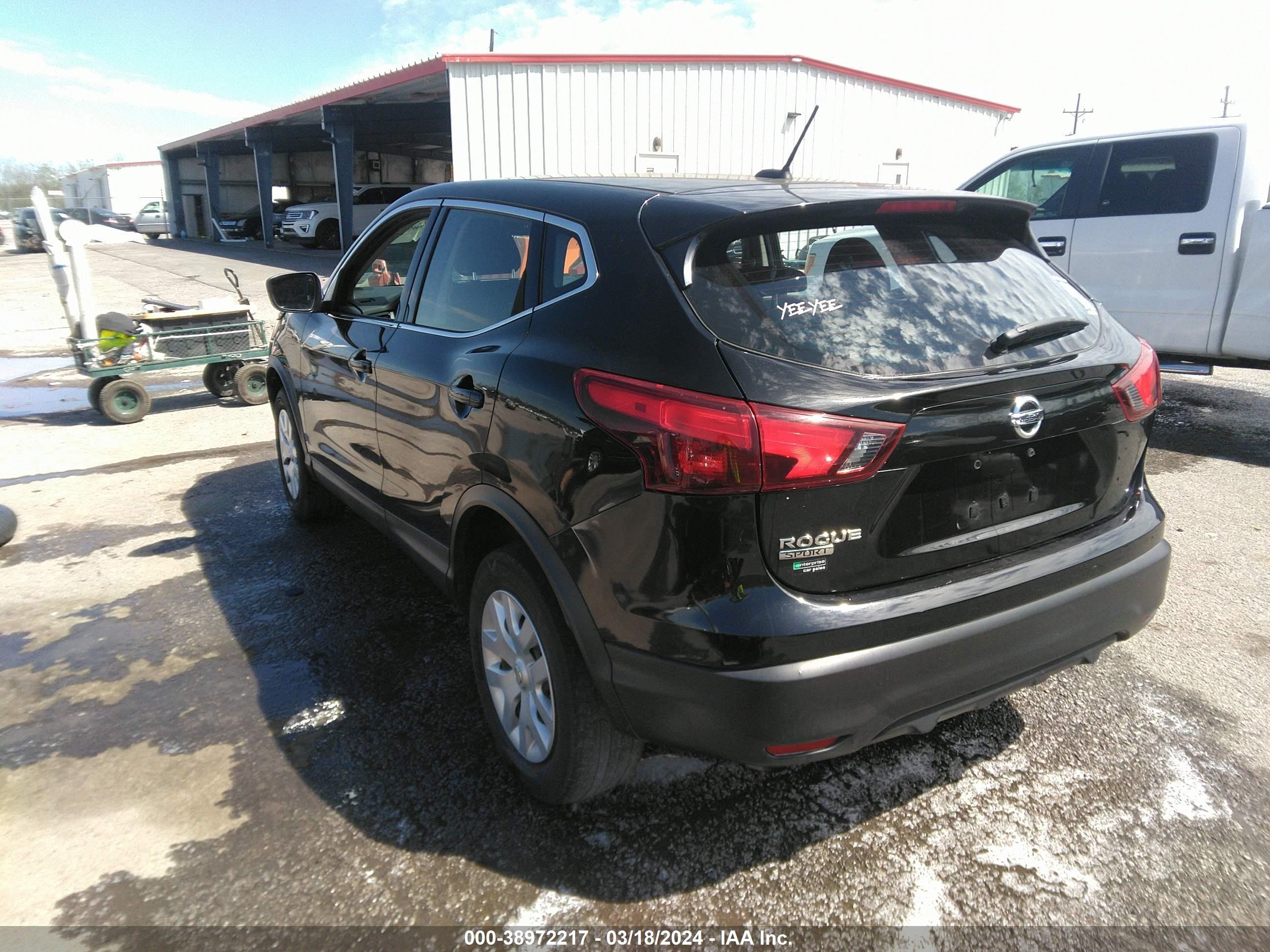 Photo 2 VIN: JN1BJ1CP5JW161787 - NISSAN ROGUE 