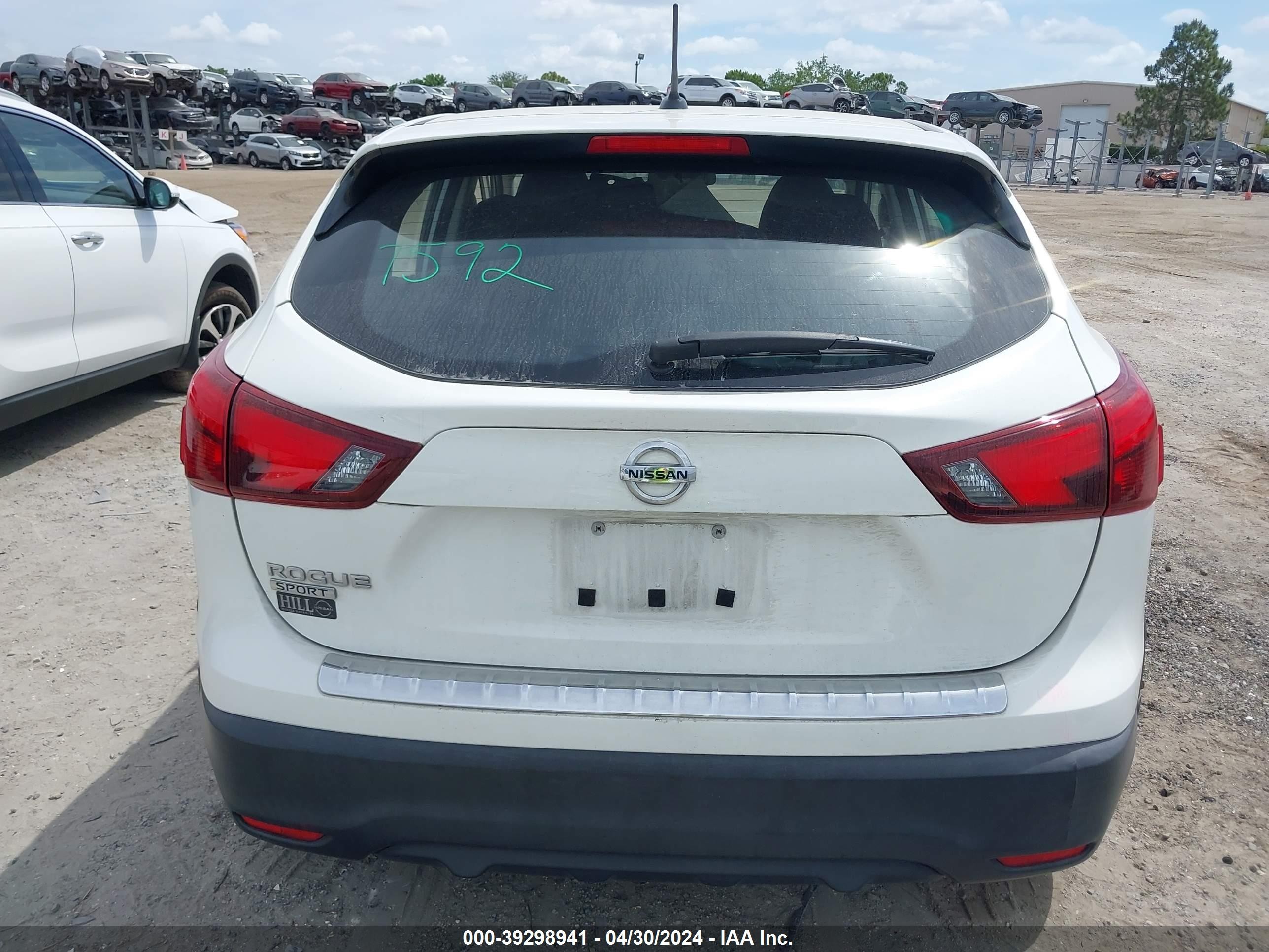 Photo 16 VIN: JN1BJ1CP5JW188908 - NISSAN ROGUE 