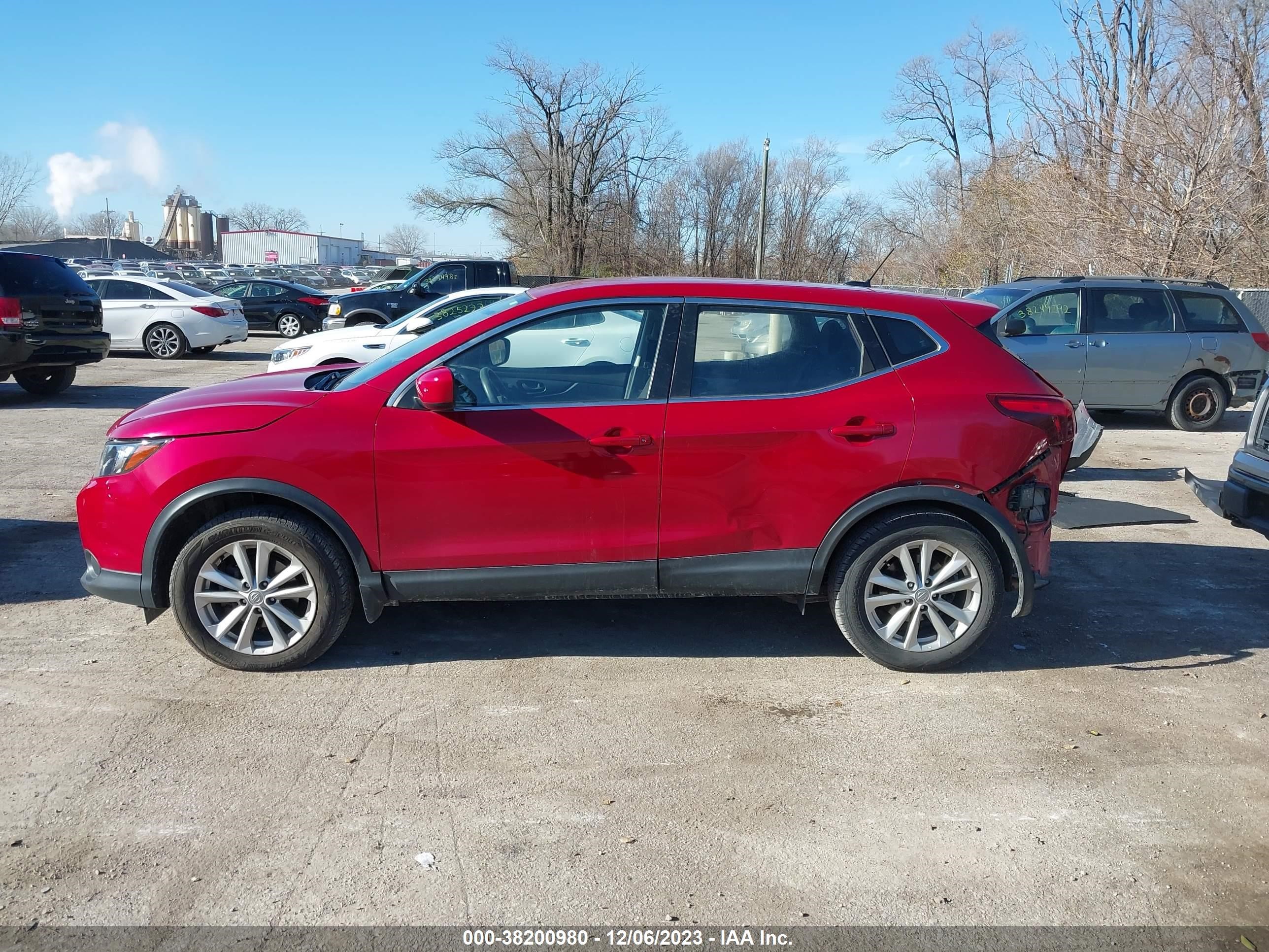 Photo 14 VIN: JN1BJ1CP5JW193493 - NISSAN ROGUE 