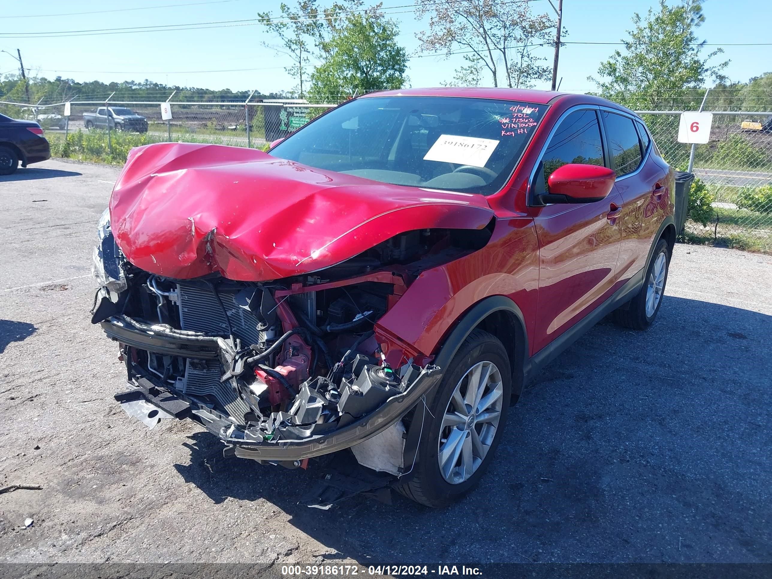 Photo 1 VIN: JN1BJ1CP6JW106300 - NISSAN ROGUE 