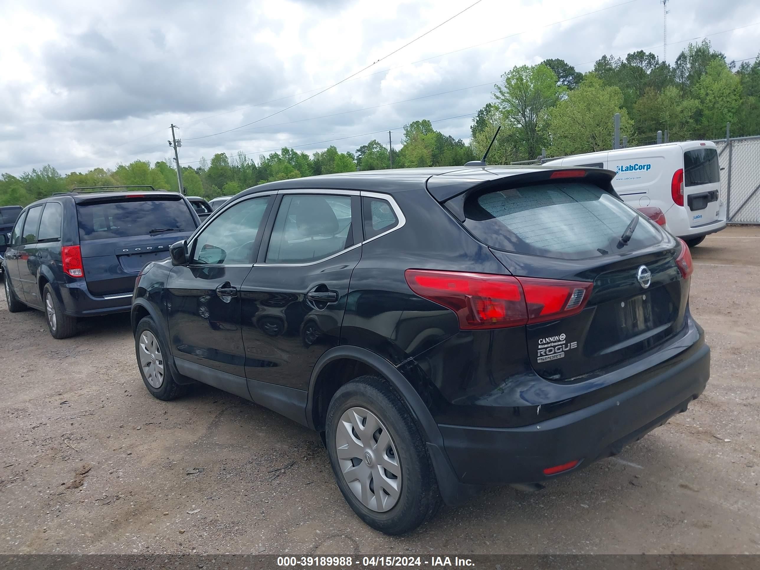 Photo 2 VIN: JN1BJ1CP7HW011299 - NISSAN ROGUE 