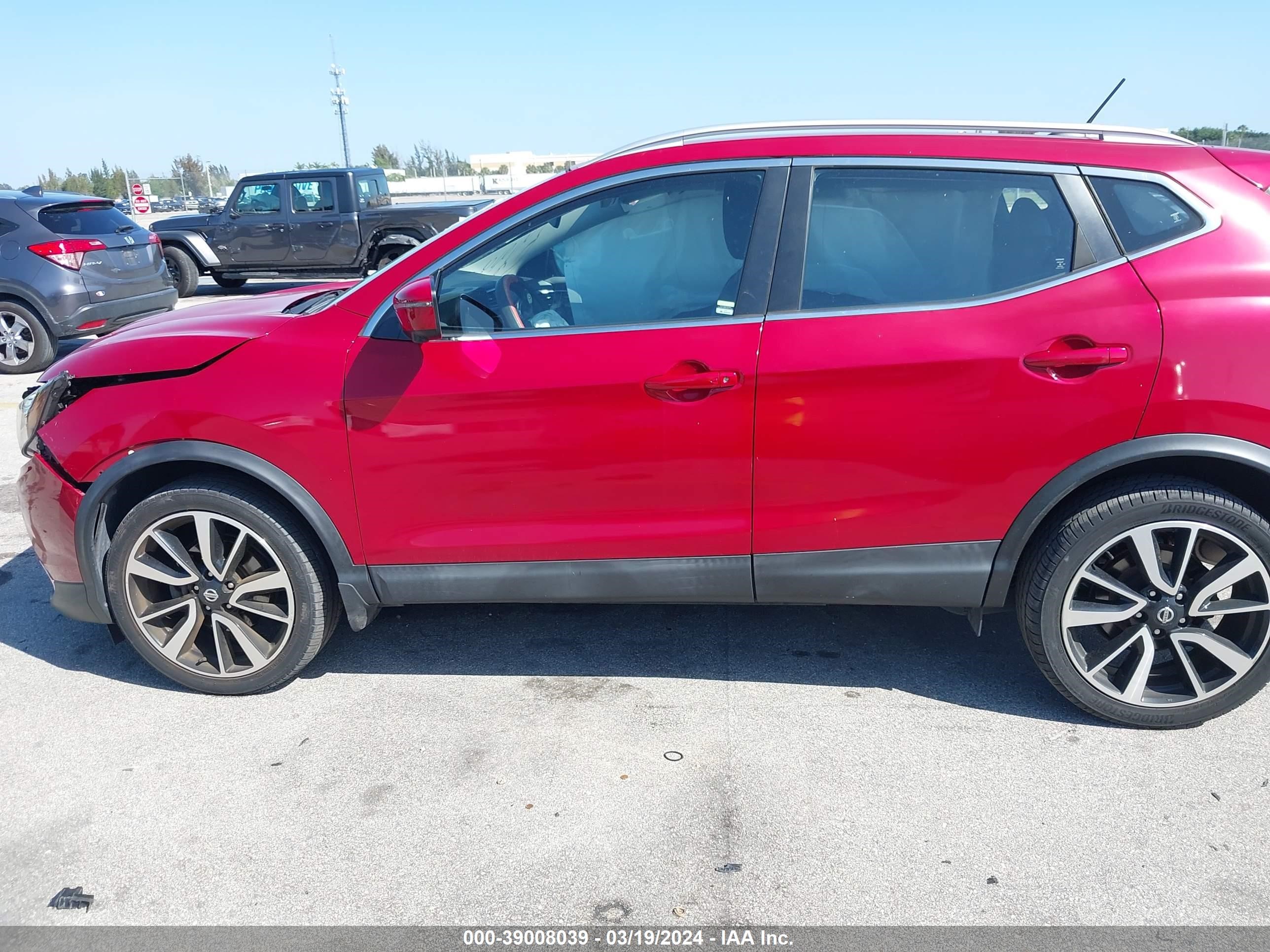 Photo 13 VIN: JN1BJ1CP7JW102949 - NISSAN ROGUE 