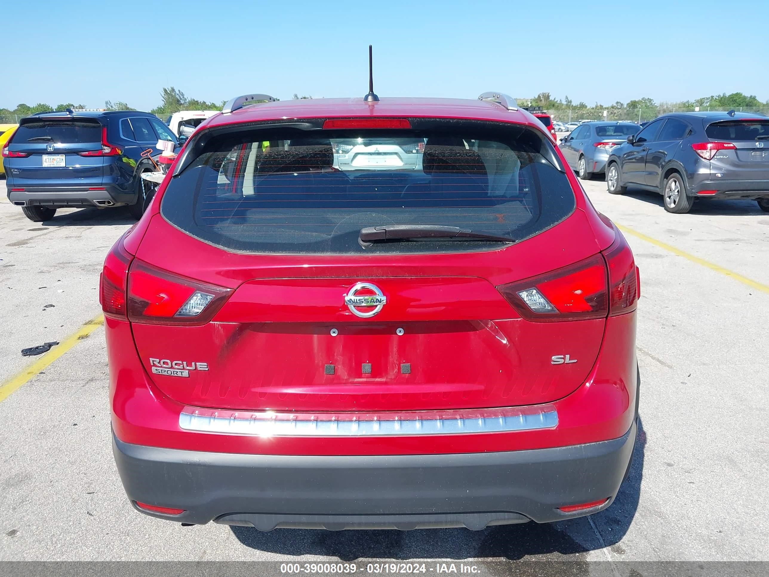 Photo 15 VIN: JN1BJ1CP7JW102949 - NISSAN ROGUE 