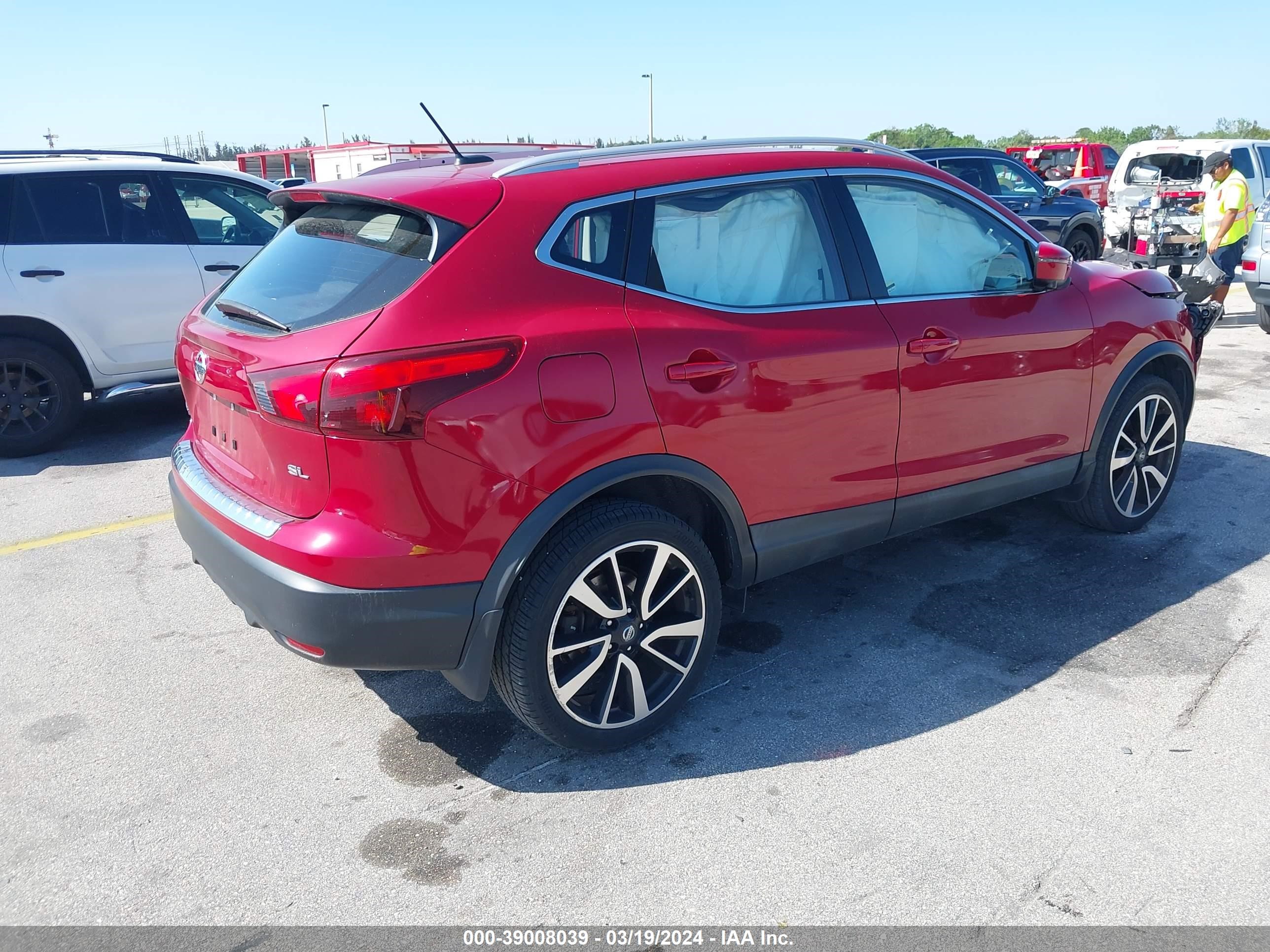 Photo 3 VIN: JN1BJ1CP7JW102949 - NISSAN ROGUE 