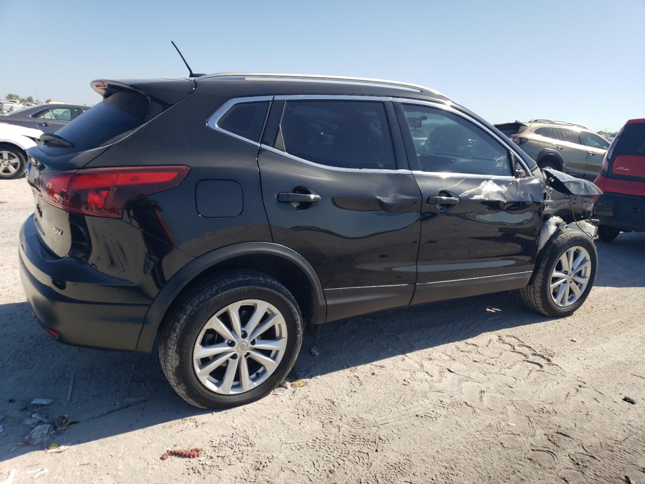 Photo 2 VIN: JN1BJ1CP7JW183905 - NISSAN ROGUE 