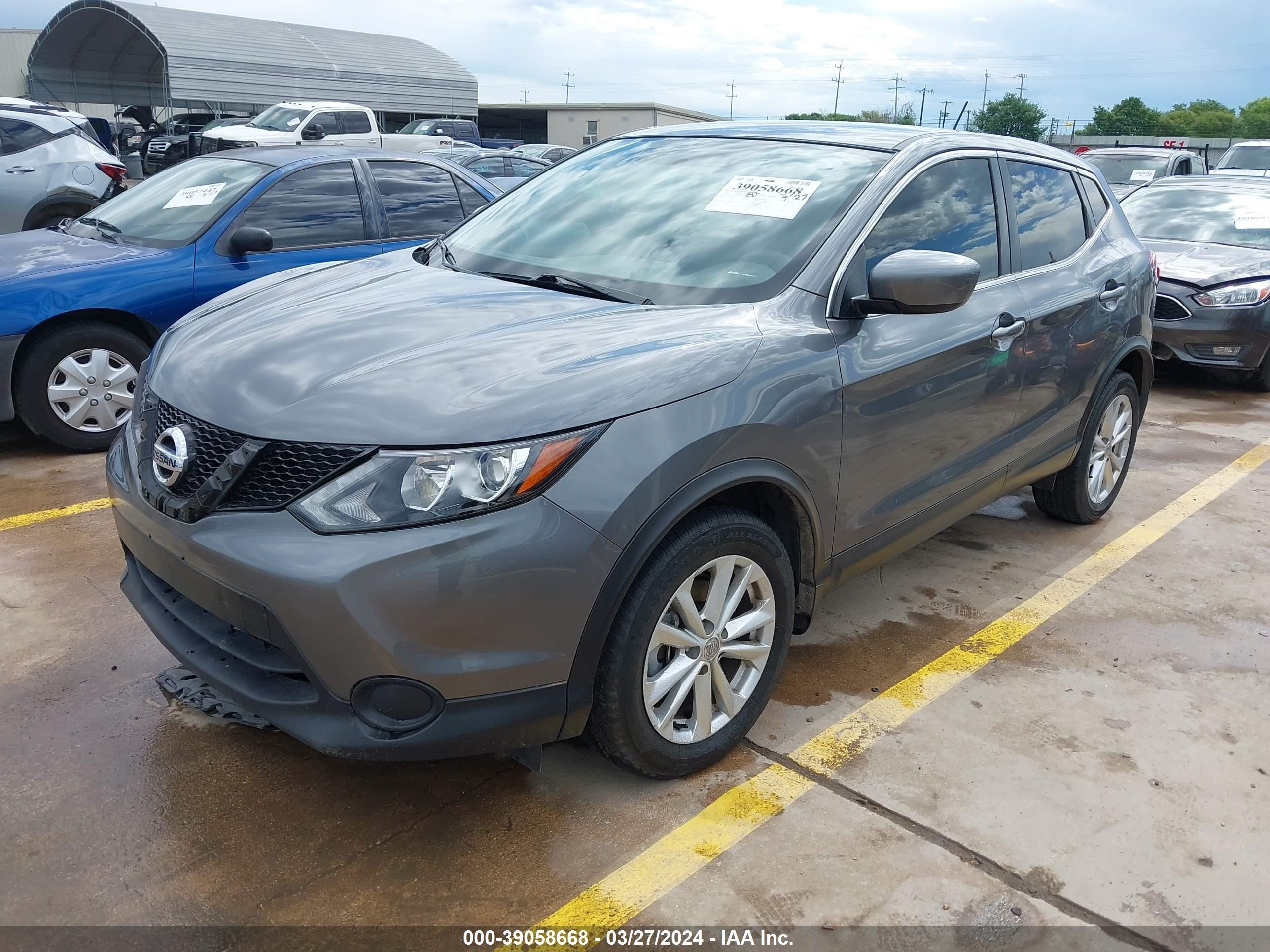 Photo 1 VIN: JN1BJ1CP8HW011747 - NISSAN ROGUE 