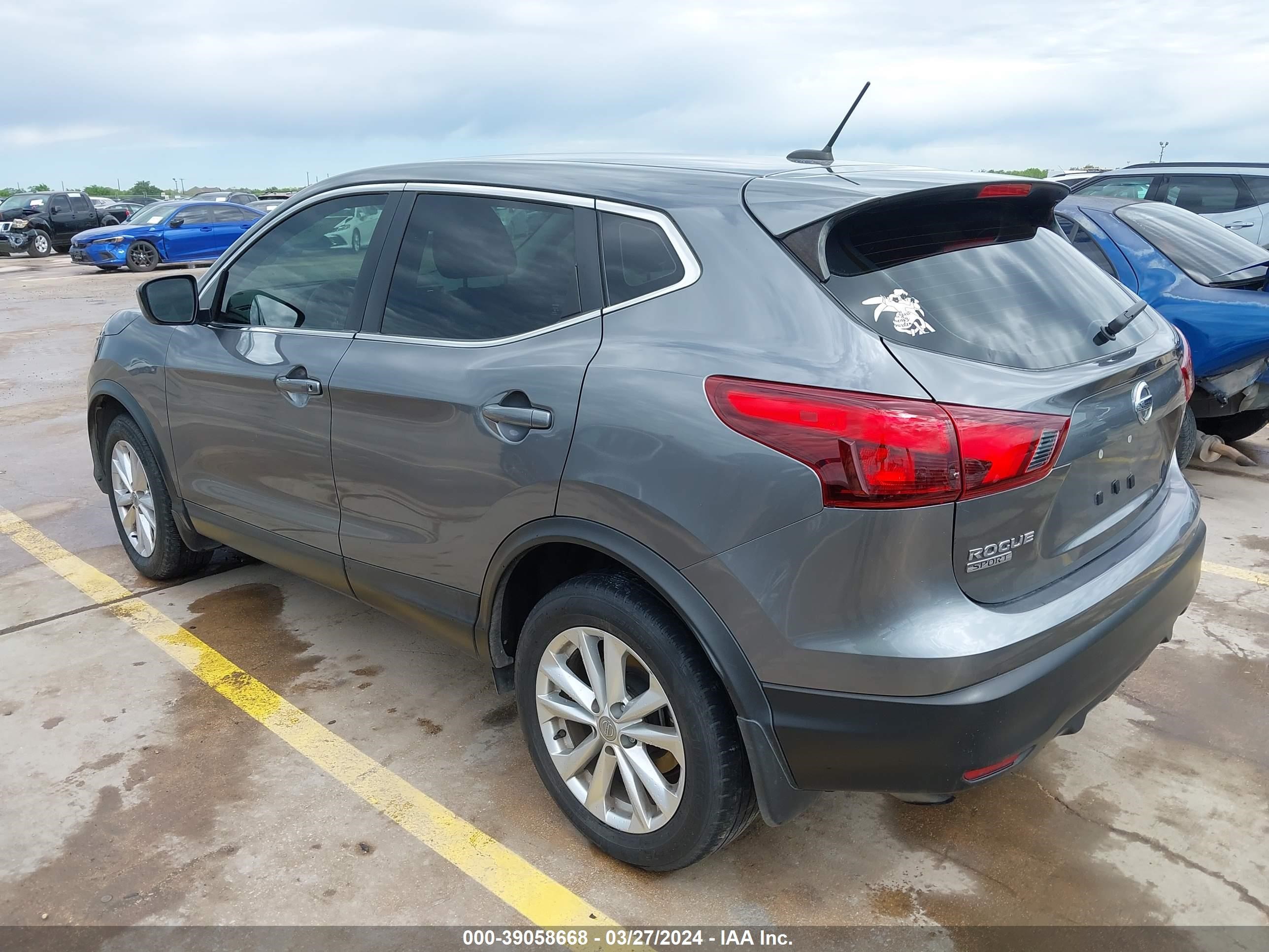 Photo 2 VIN: JN1BJ1CP8HW011747 - NISSAN ROGUE 