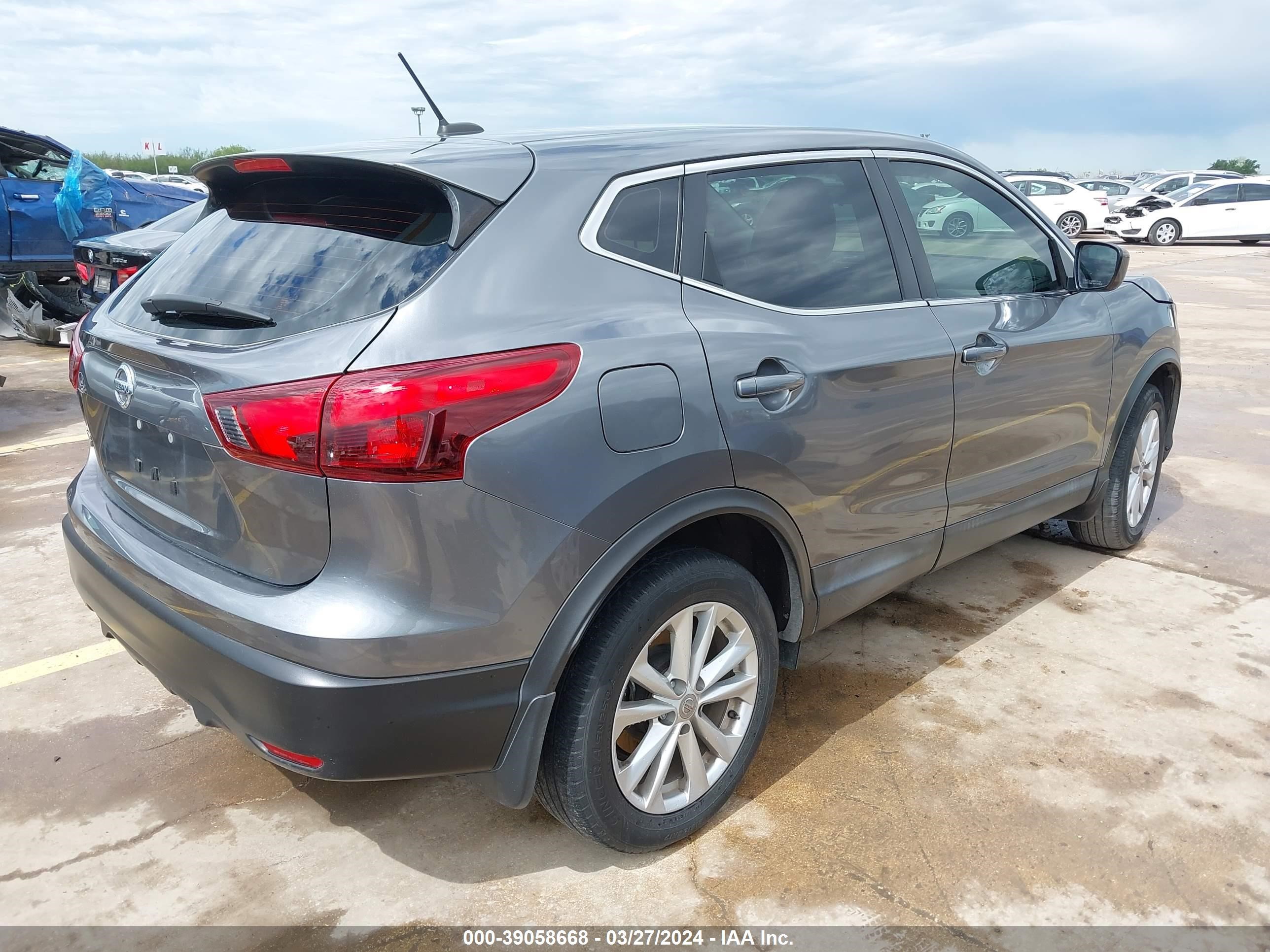 Photo 3 VIN: JN1BJ1CP8HW011747 - NISSAN ROGUE 