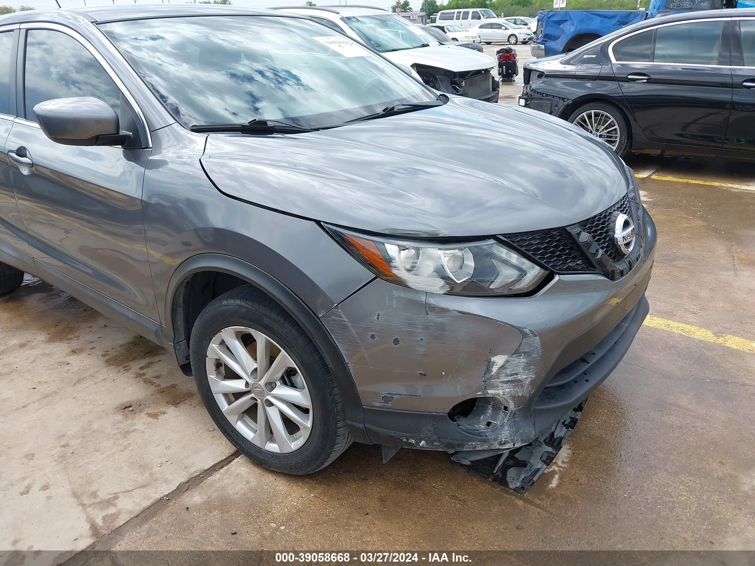 Photo 5 VIN: JN1BJ1CP8HW011747 - NISSAN ROGUE 