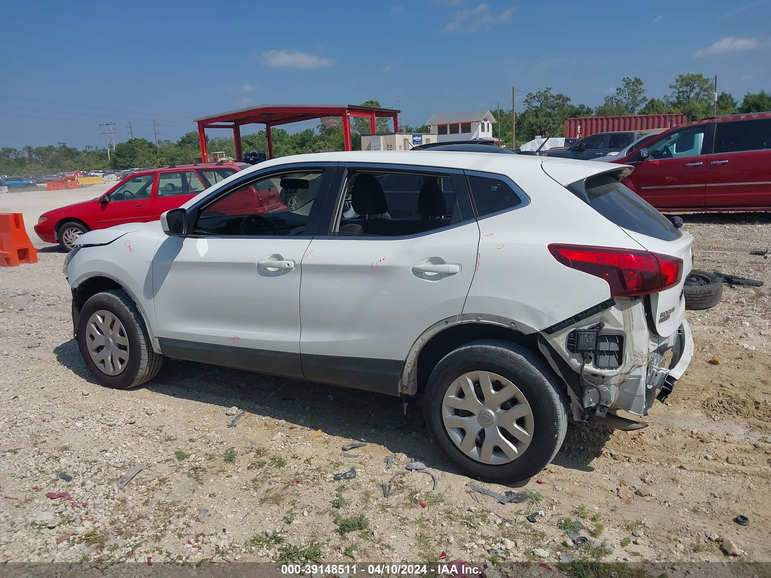 Photo 13 VIN: JN1BJ1CP8JW158074 - NISSAN ROGUE 