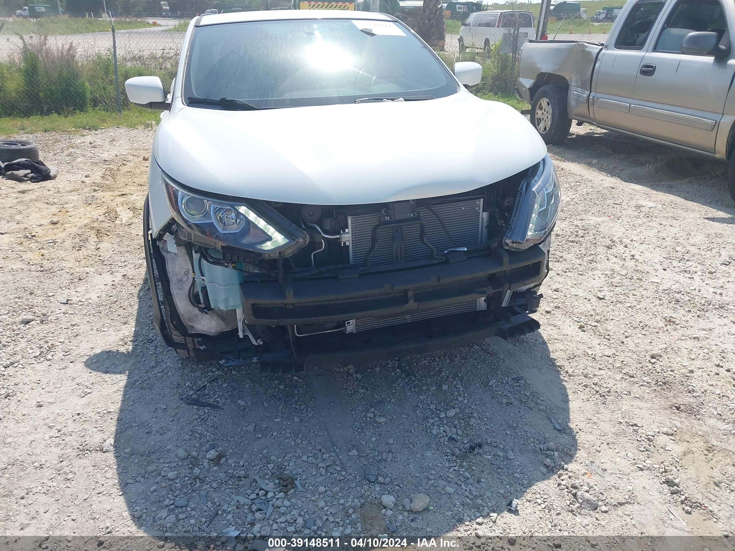 Photo 16 VIN: JN1BJ1CP8JW158074 - NISSAN ROGUE 