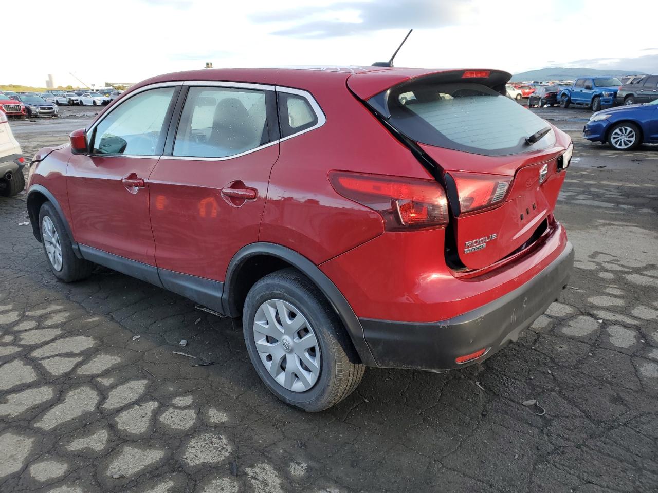 Photo 1 VIN: JN1BJ1CP8JW159032 - NISSAN ROGUE 