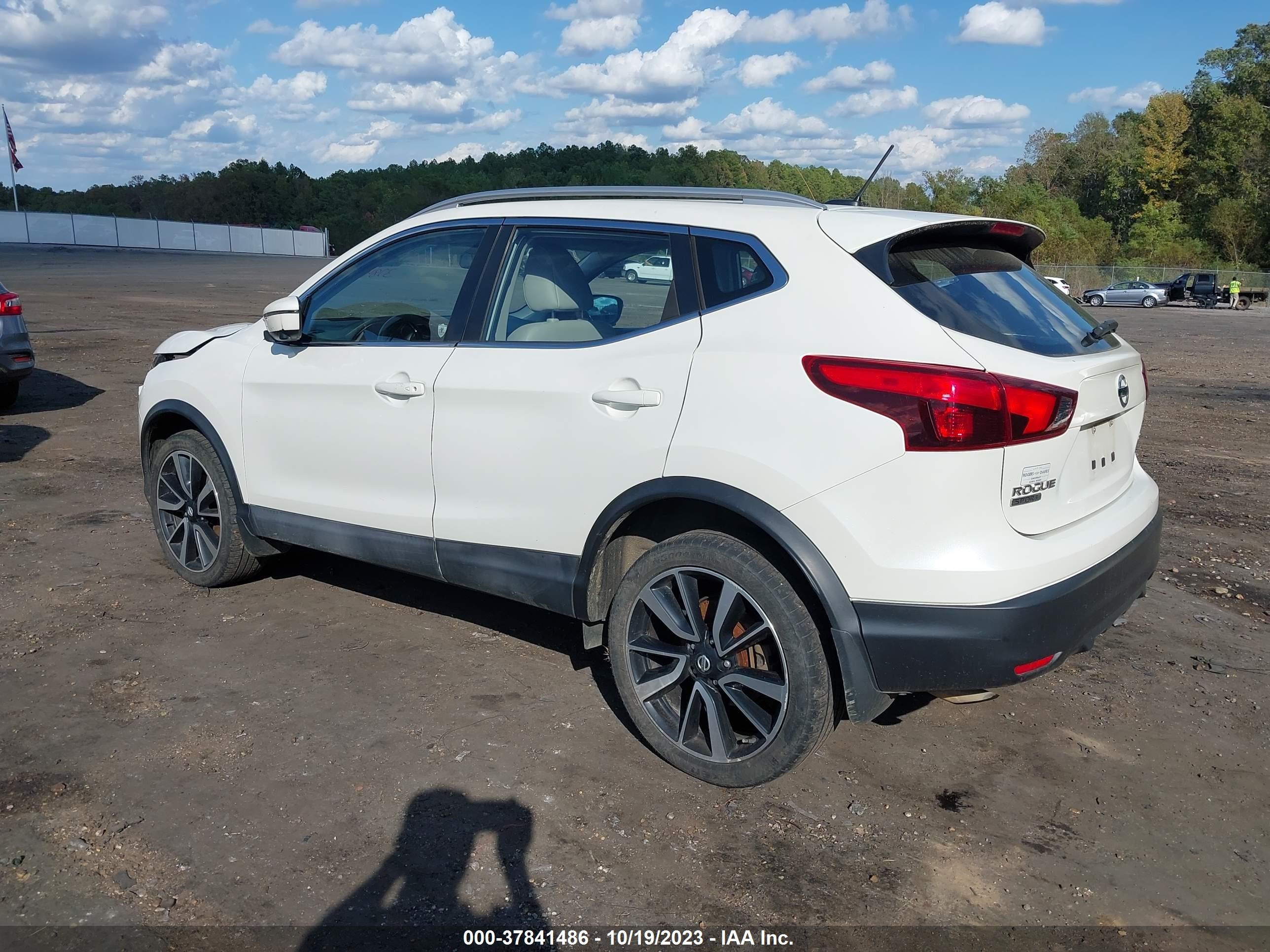 Photo 2 VIN: JN1BJ1CP9HW002331 - NISSAN ROGUE 