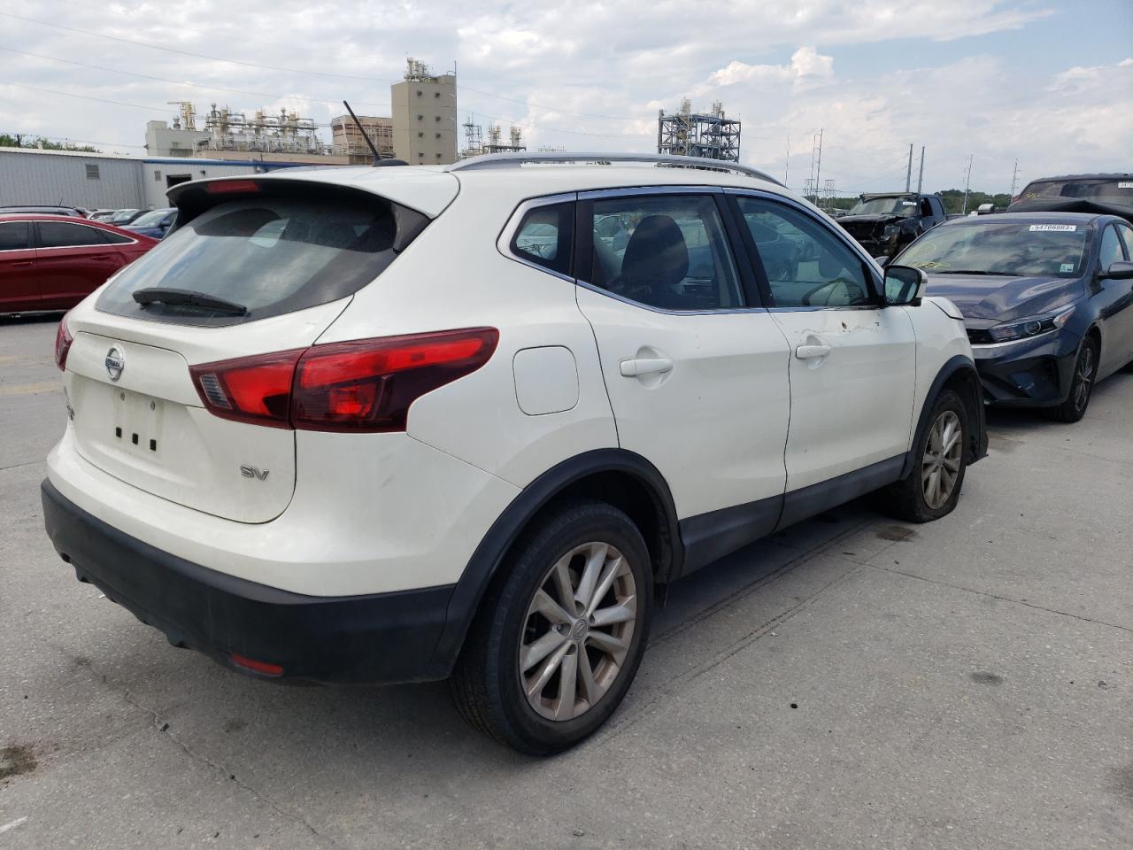 Photo 2 VIN: JN1BJ1CP9HW004810 - NISSAN ROGUE SPORT 