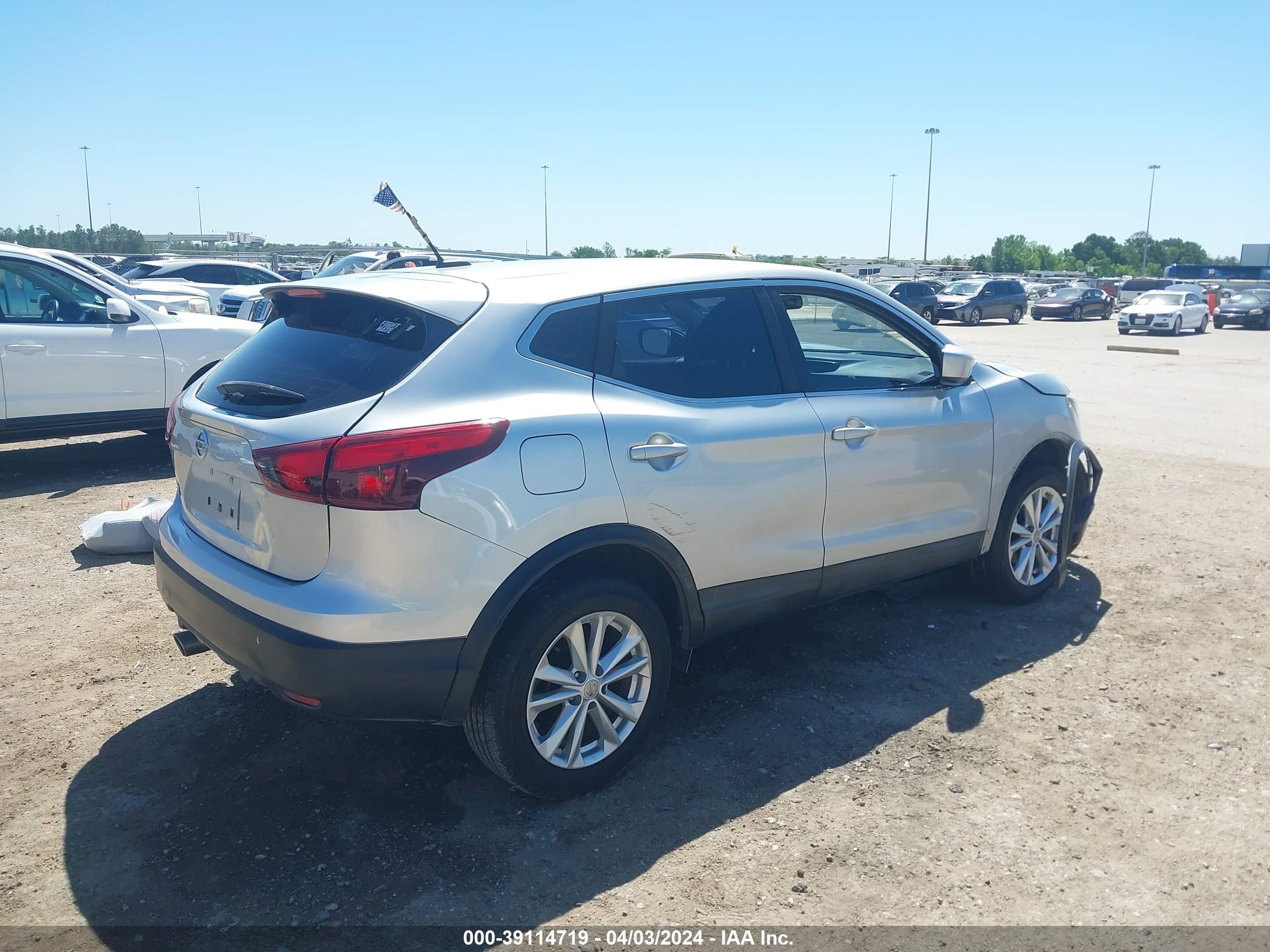 Photo 3 VIN: JN1BJ1CP9HW010624 - NISSAN ROGUE 