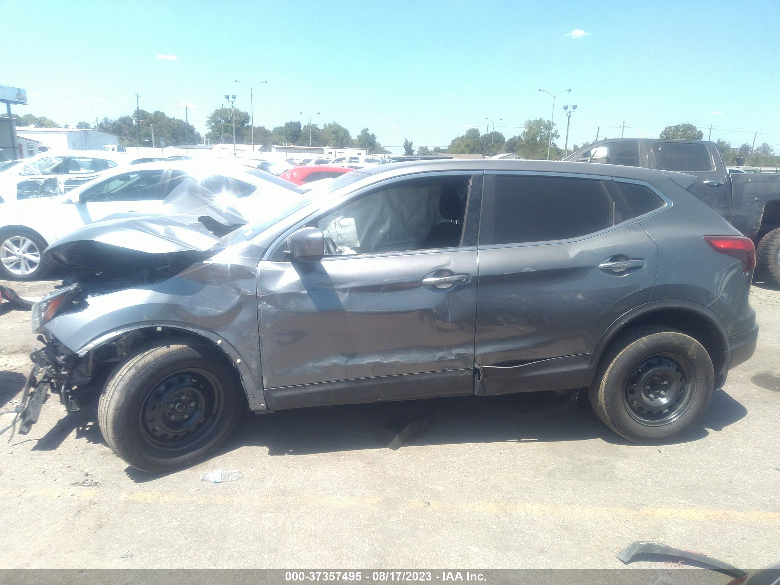 Photo 13 VIN: JN1BJ1CP9JW105898 - NISSAN ROGUE 