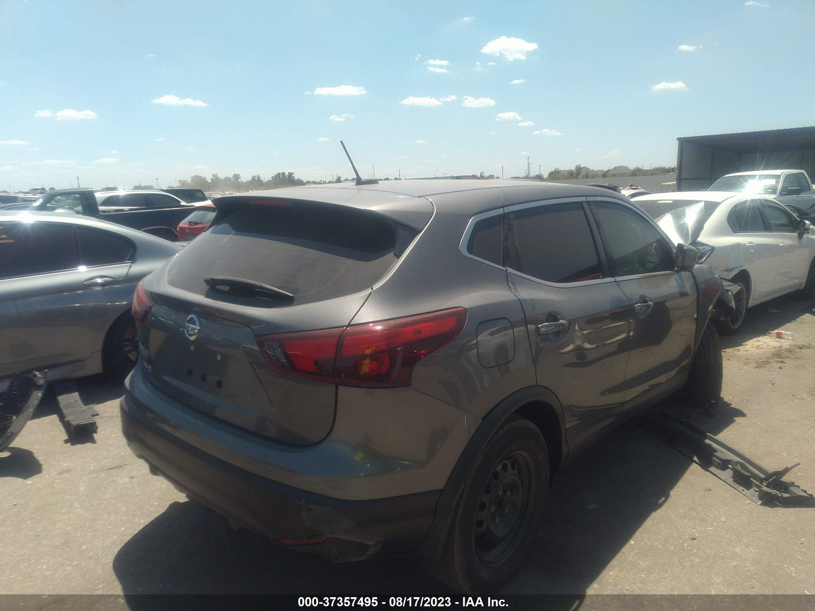 Photo 3 VIN: JN1BJ1CP9JW105898 - NISSAN ROGUE 