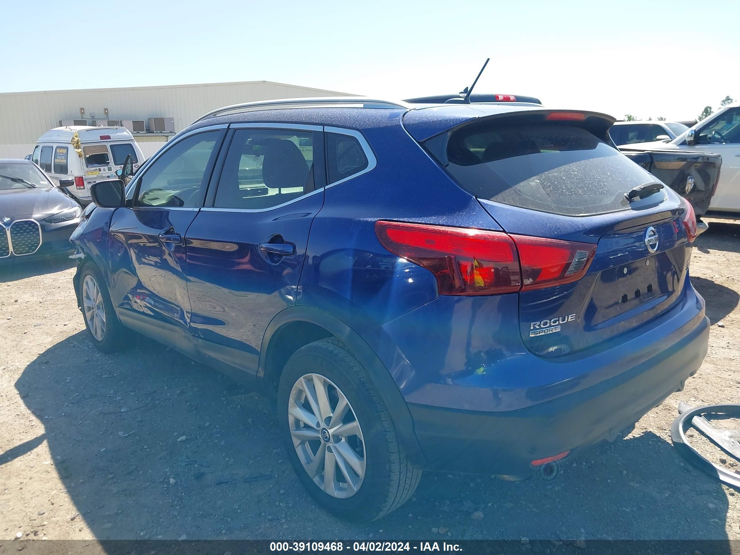 Photo 2 VIN: JN1BJ1CP9KW218770 - NISSAN ROGUE 