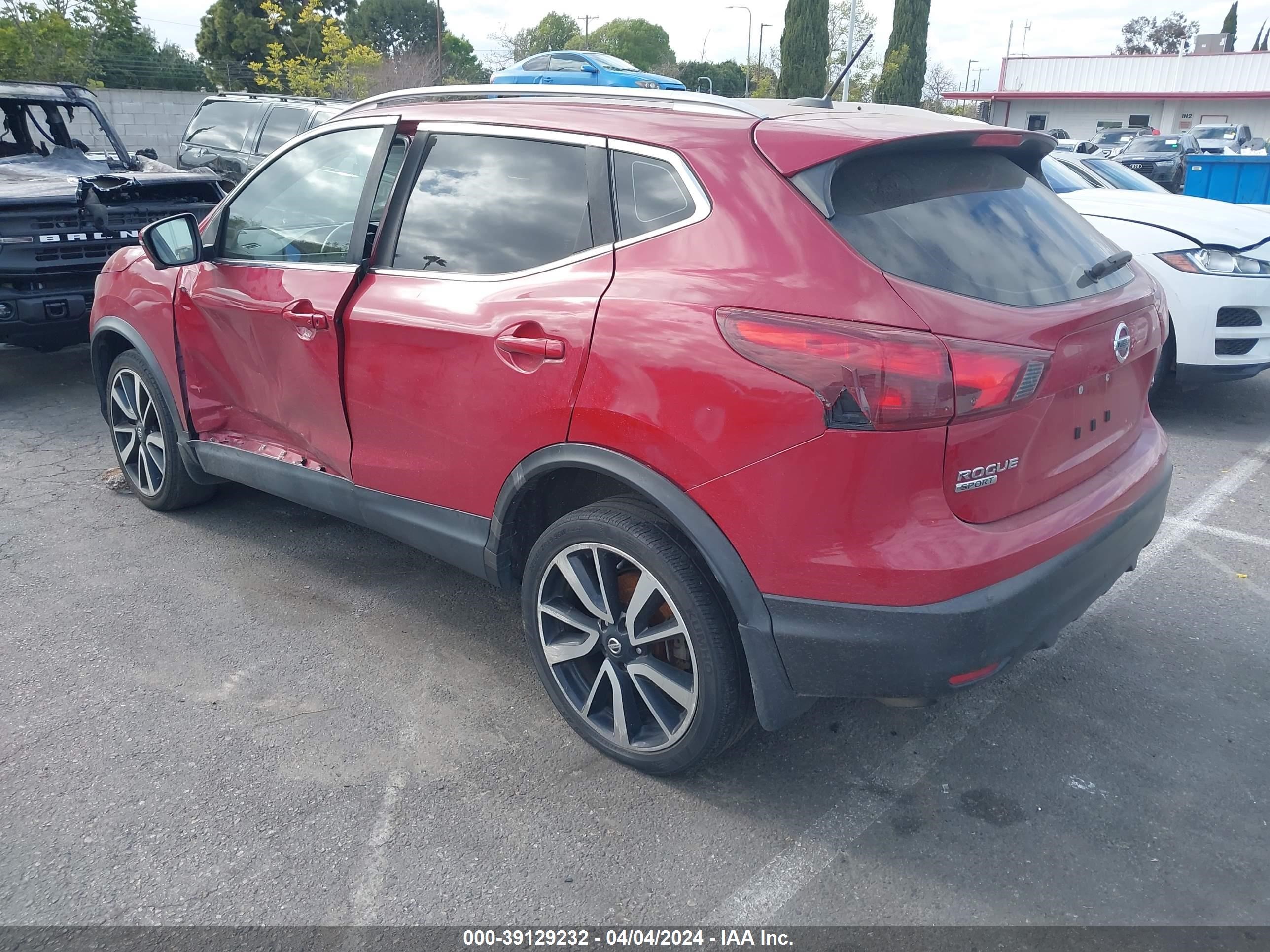 Photo 2 VIN: JN1BJ1CPXHW035595 - NISSAN ROGUE 