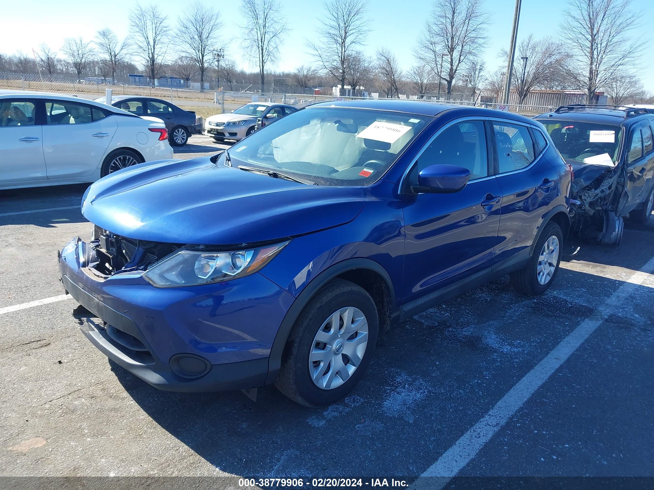 Photo 1 VIN: JN1BJ1CPXJW159579 - NISSAN ROGUE 