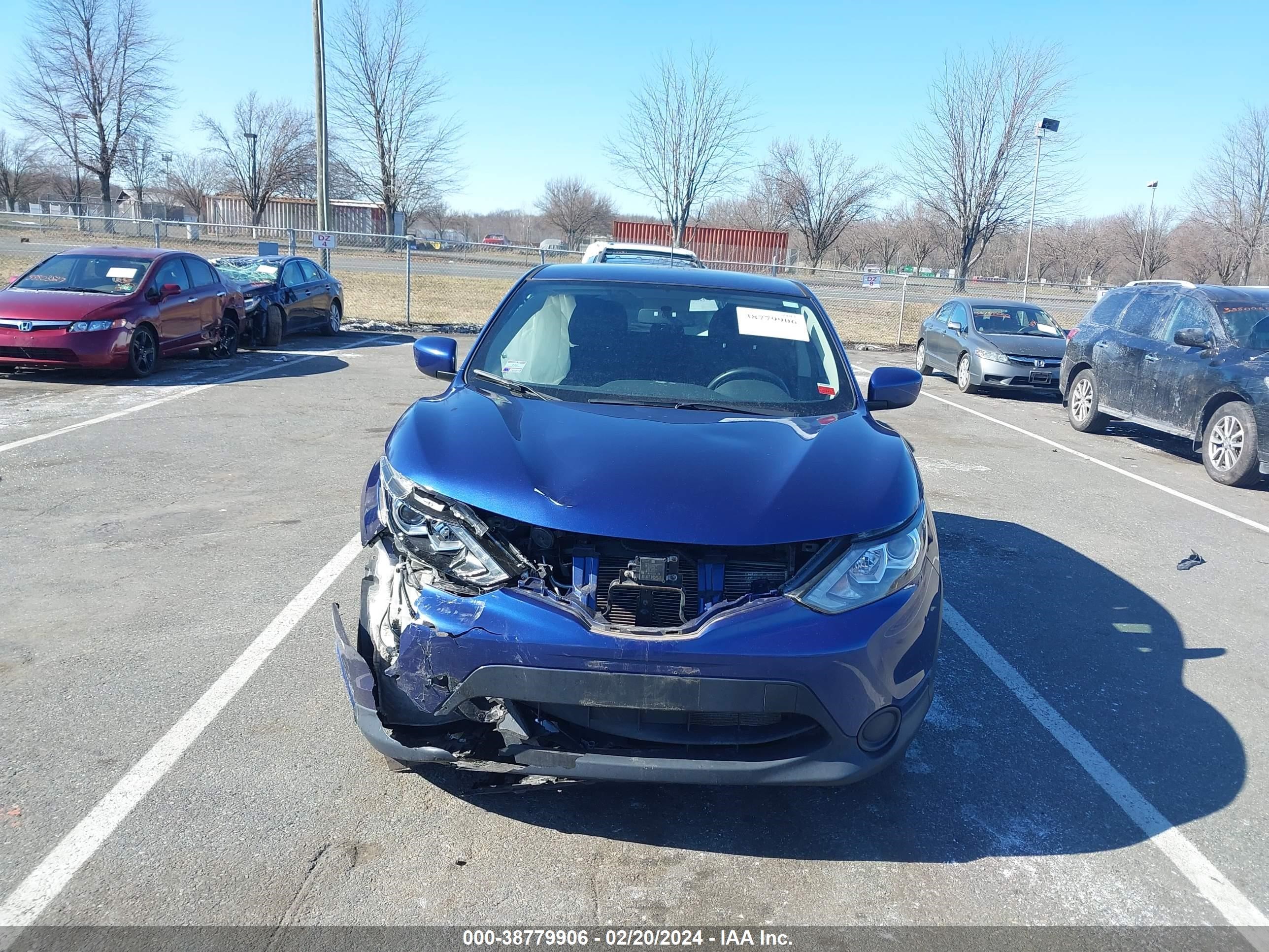 Photo 11 VIN: JN1BJ1CPXJW159579 - NISSAN ROGUE 