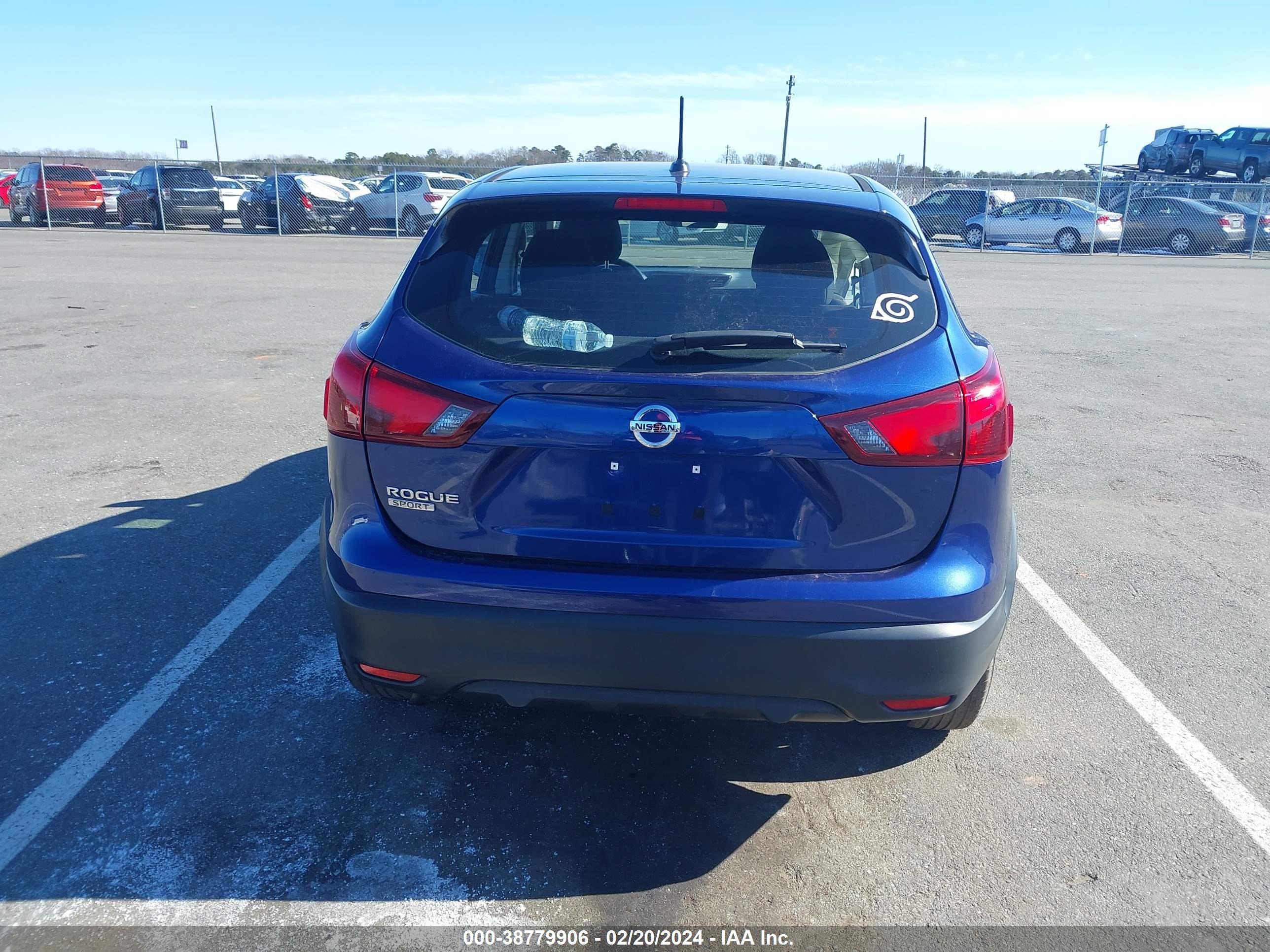 Photo 15 VIN: JN1BJ1CPXJW159579 - NISSAN ROGUE 