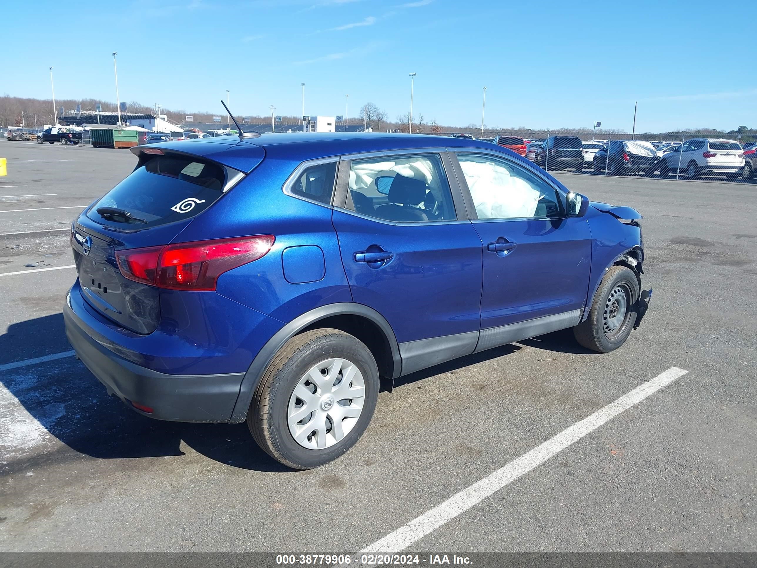 Photo 3 VIN: JN1BJ1CPXJW159579 - NISSAN ROGUE 