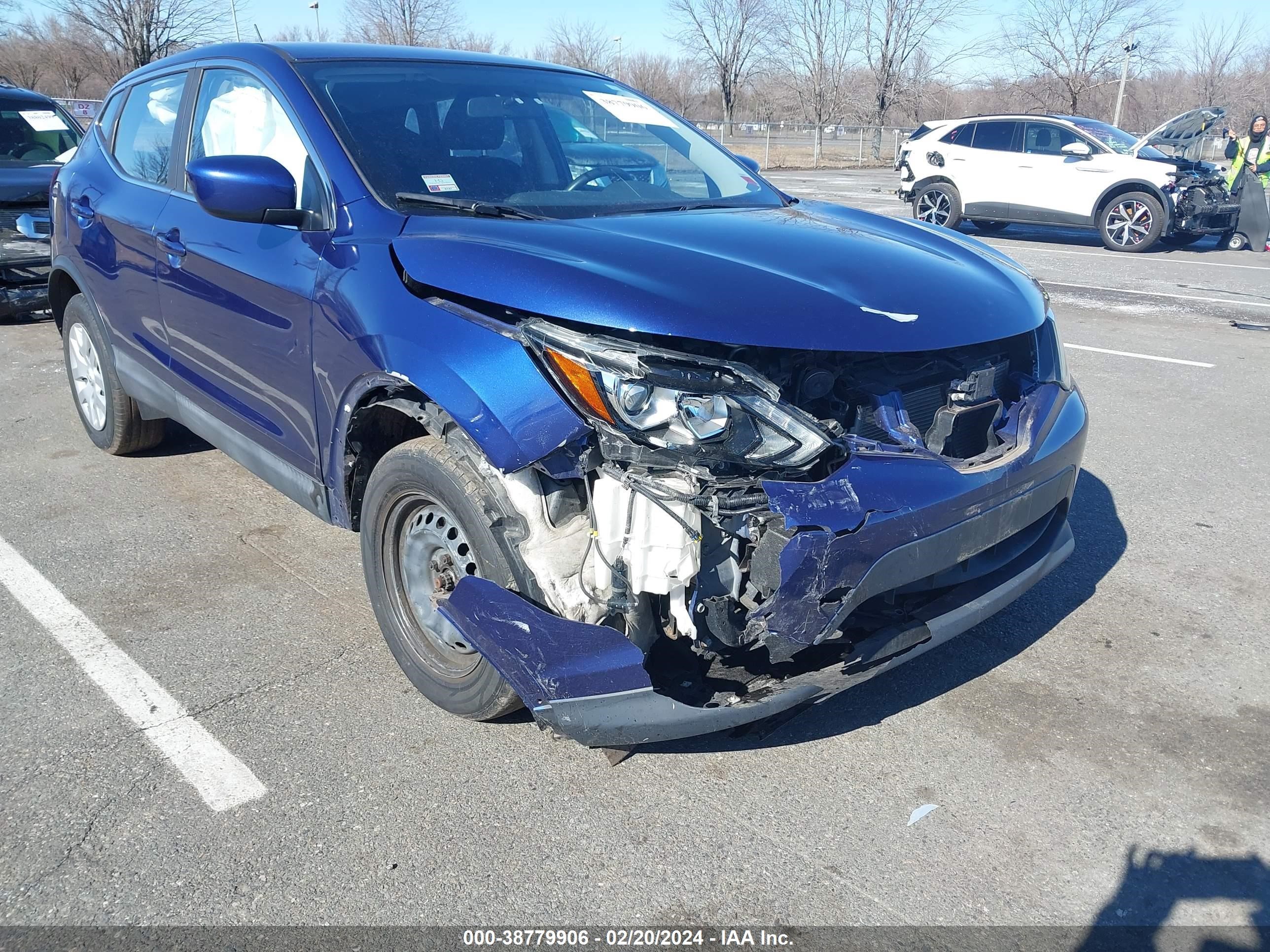 Photo 5 VIN: JN1BJ1CPXJW159579 - NISSAN ROGUE 