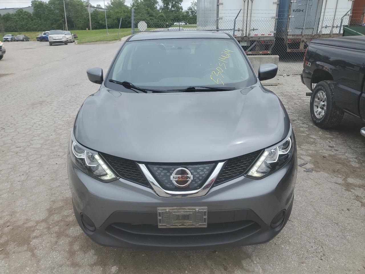 Photo 4 VIN: JN1BJ1CPXJW165088 - NISSAN ROGUE 