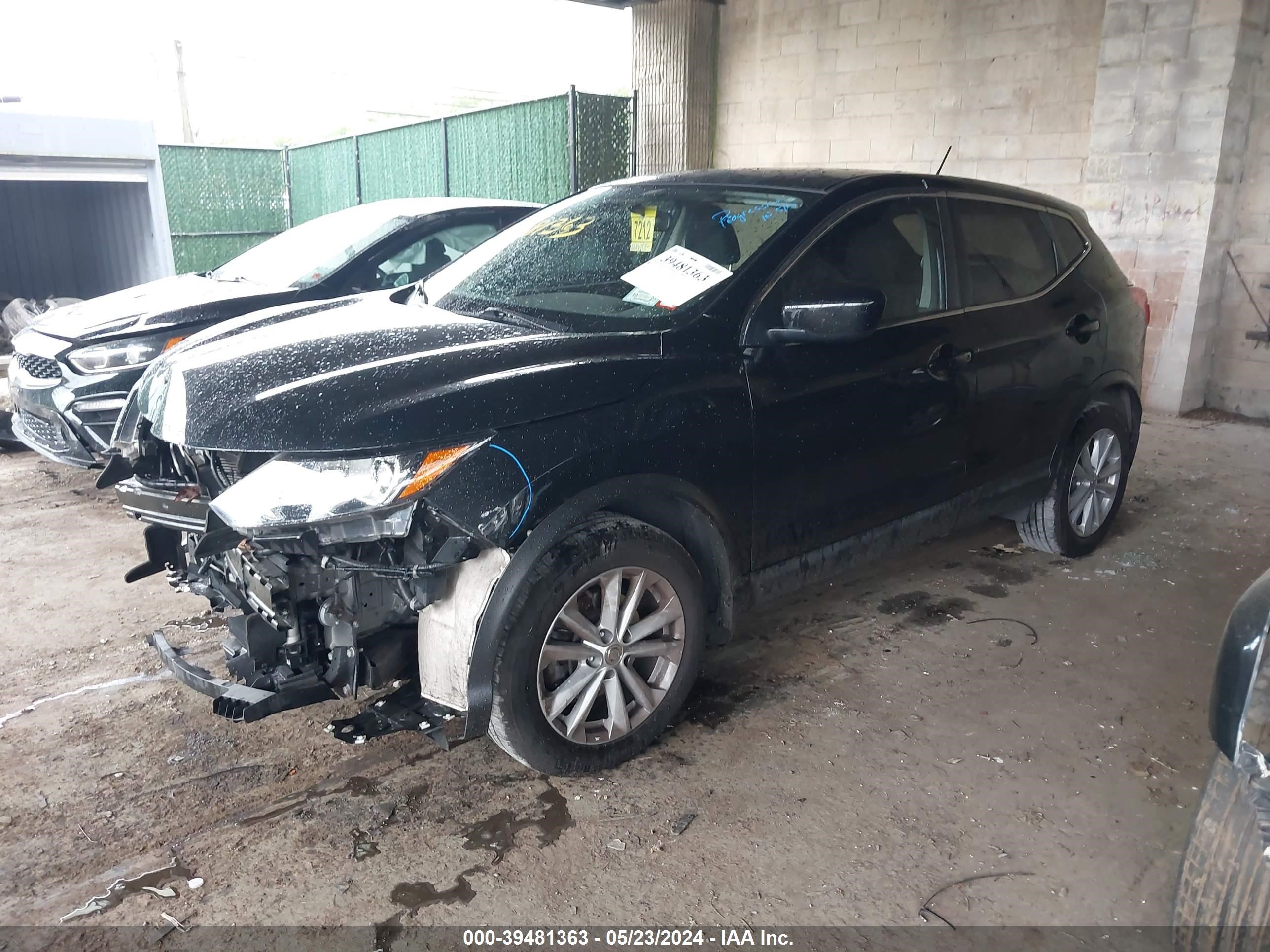 Photo 1 VIN: JN1BJ1CR0JW253228 - NISSAN ROGUE 