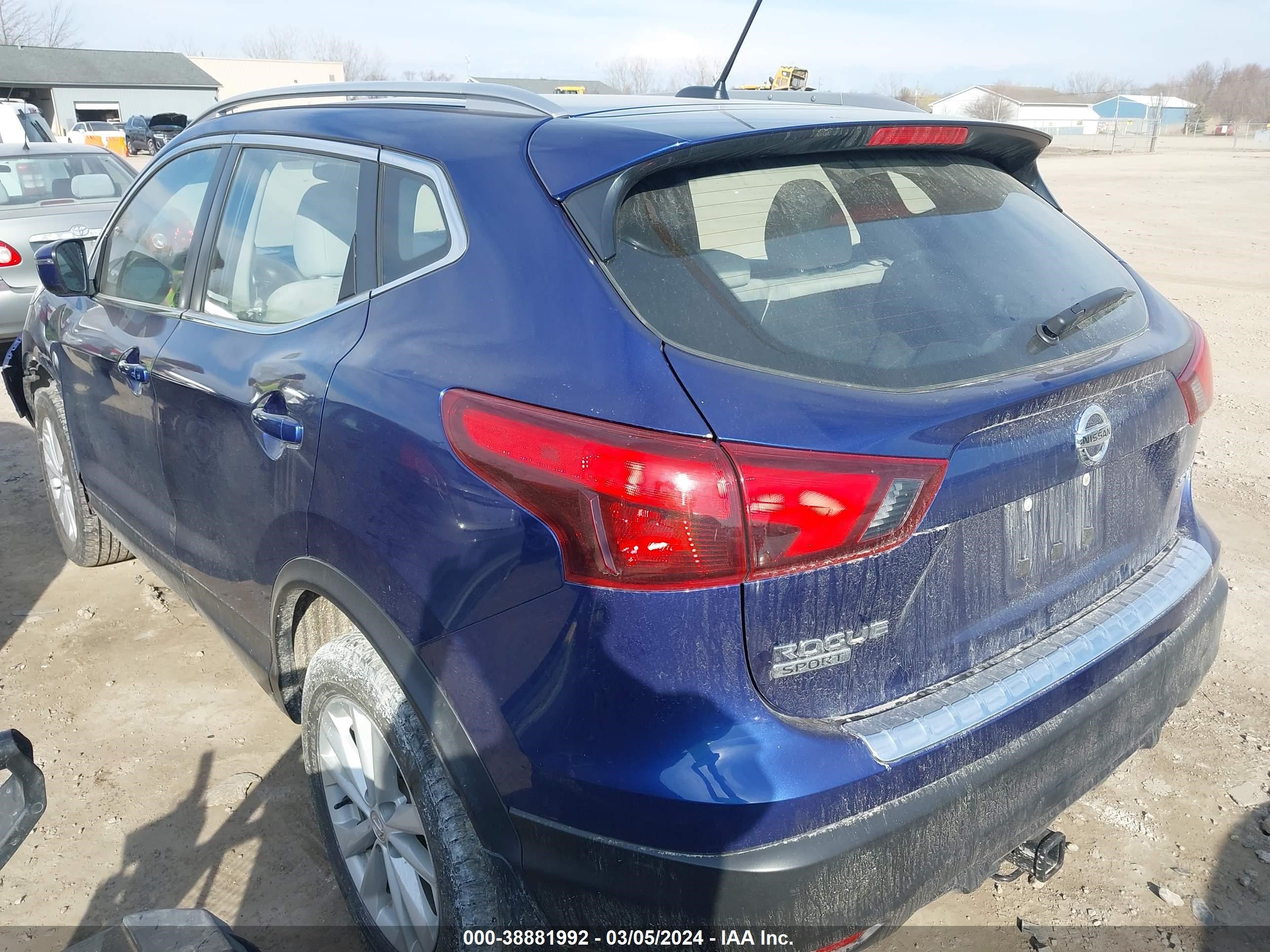 Photo 2 VIN: JN1BJ1CR0JW291350 - NISSAN ROGUE 