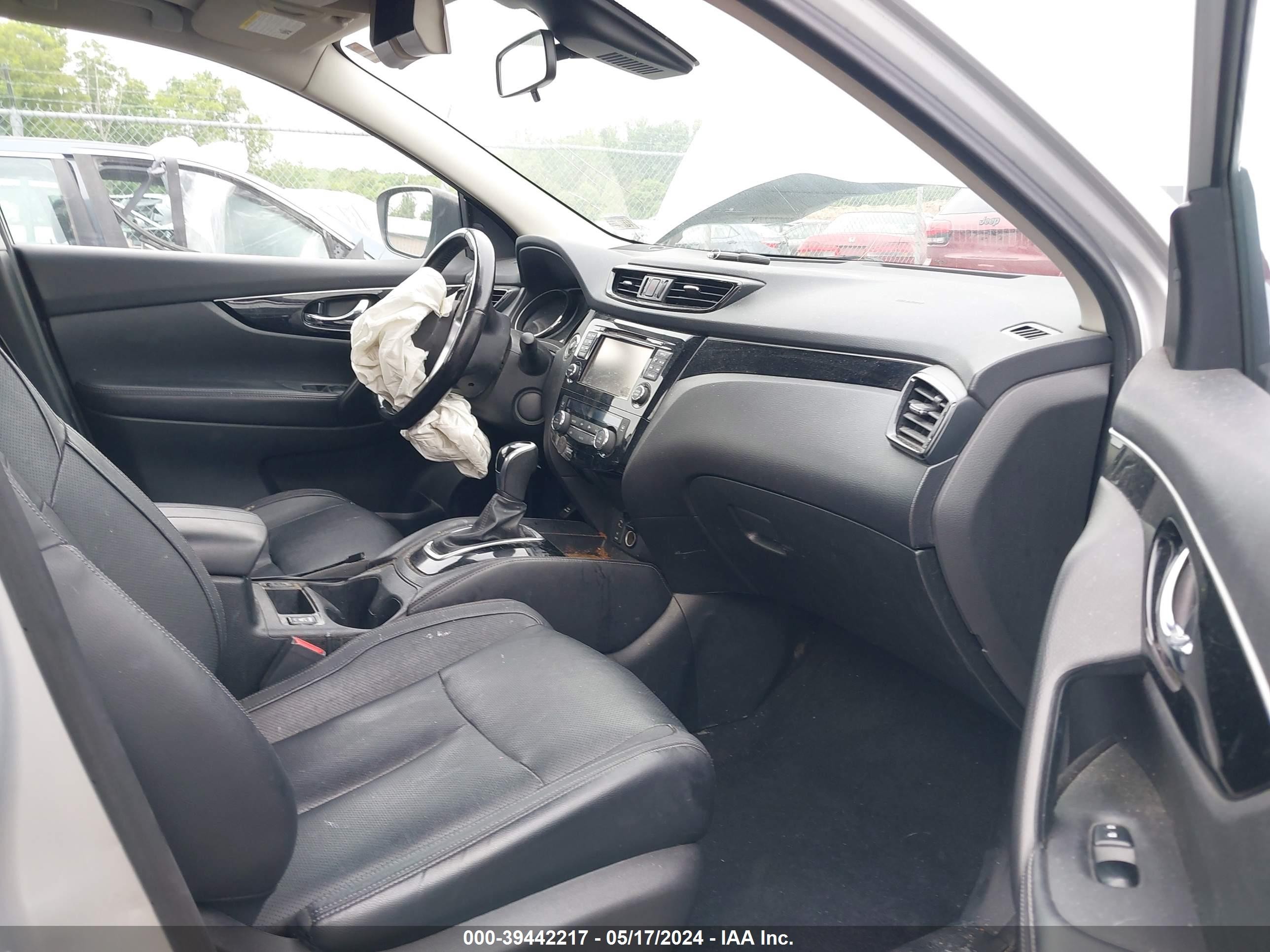 Photo 4 VIN: JN1BJ1CR1HW117300 - NISSAN ROGUE 