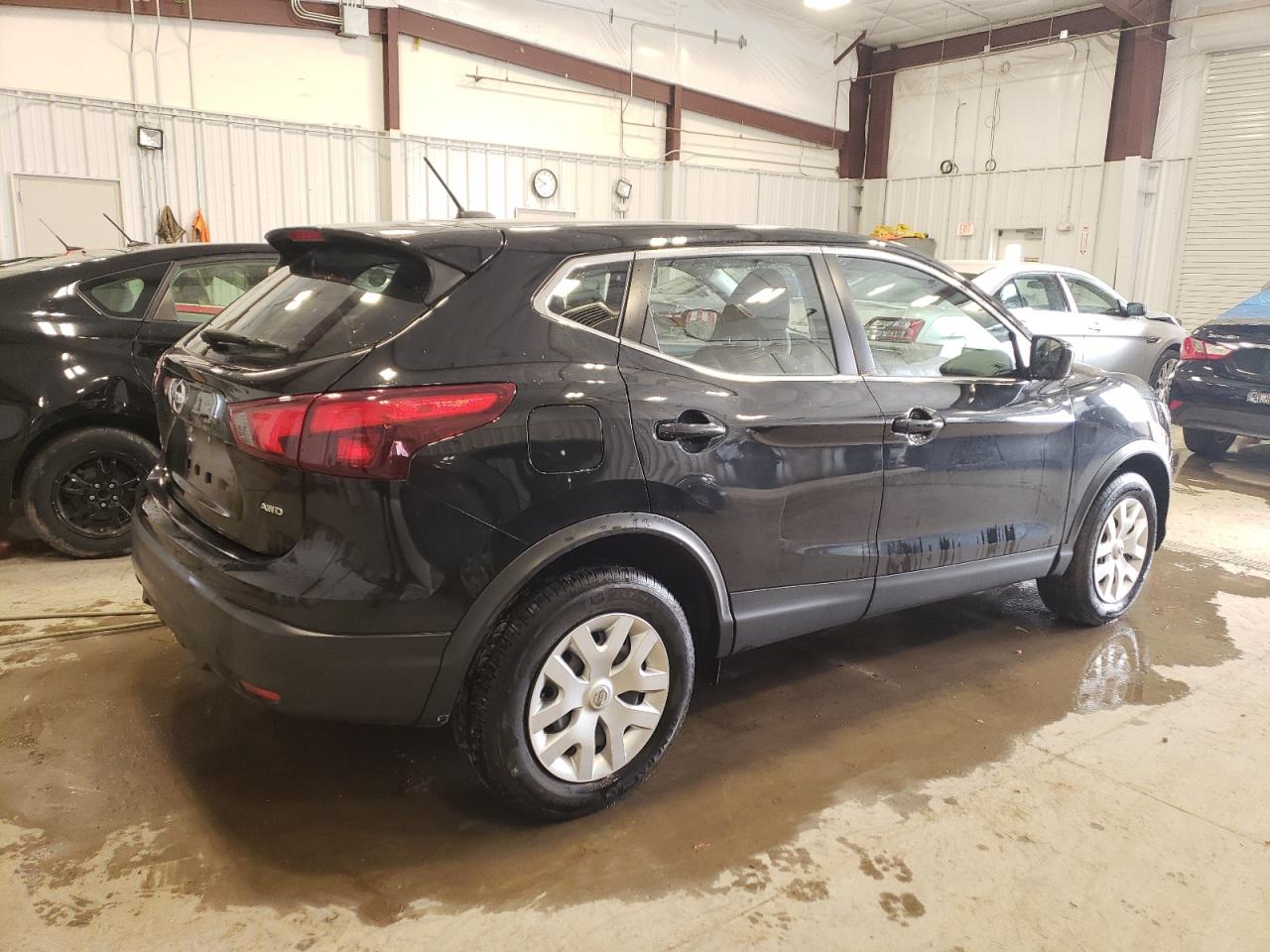 Photo 2 VIN: JN1BJ1CR1JW258924 - NISSAN ROGUE 