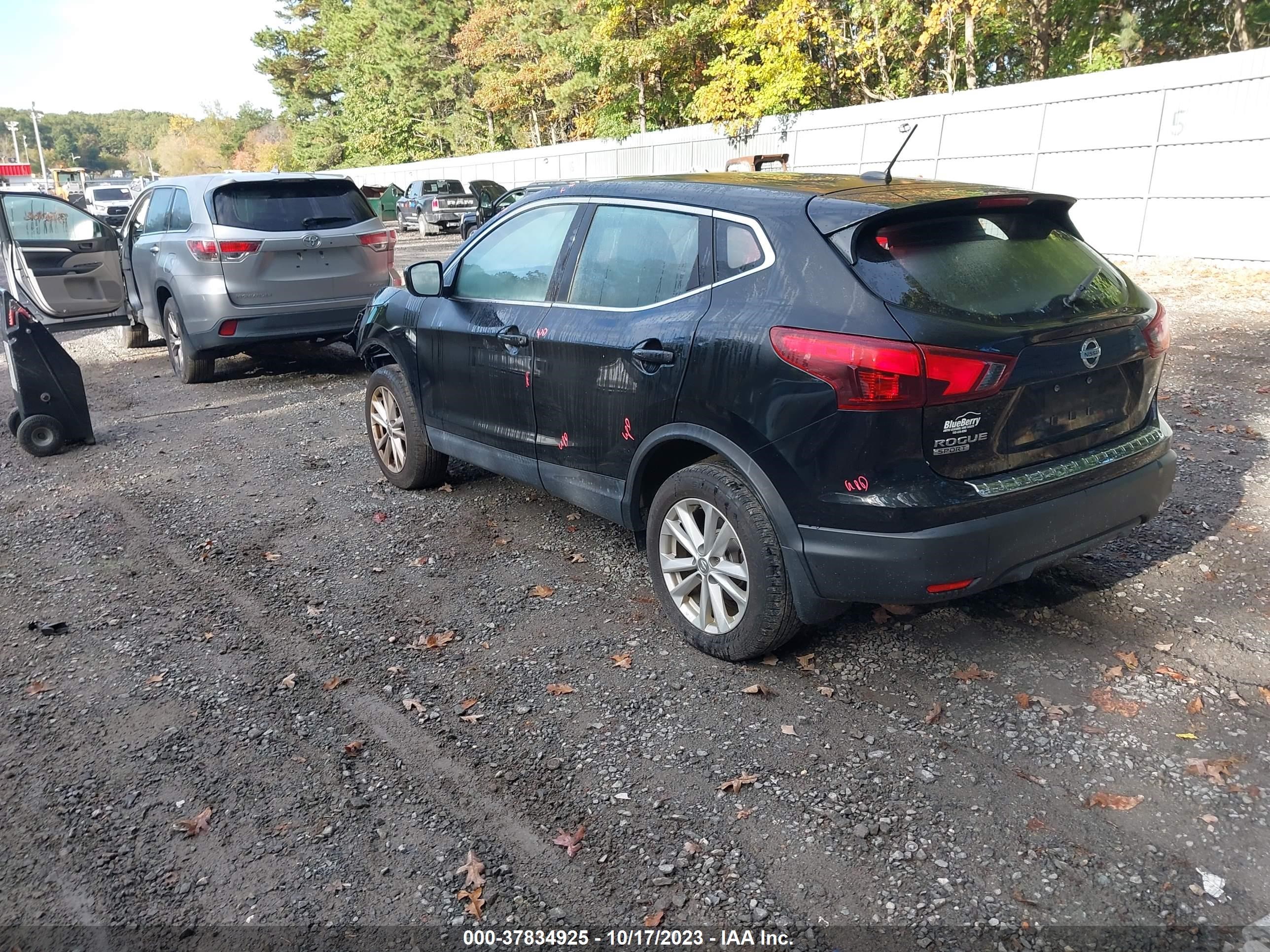 Photo 2 VIN: JN1BJ1CR1JW269082 - NISSAN ROGUE 