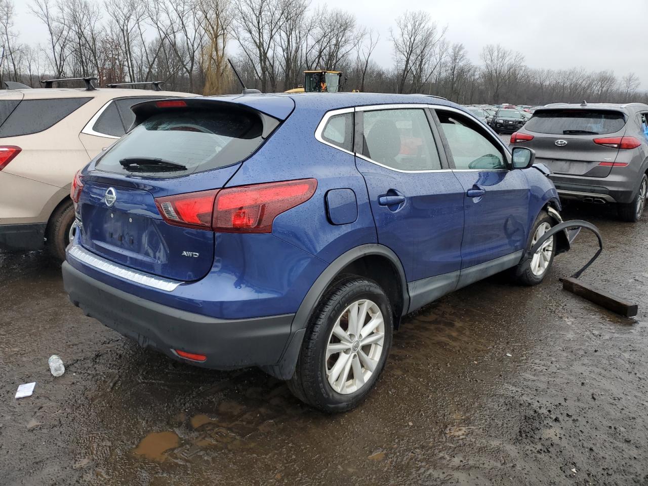 Photo 2 VIN: JN1BJ1CR1JW285993 - NISSAN ROGUE 