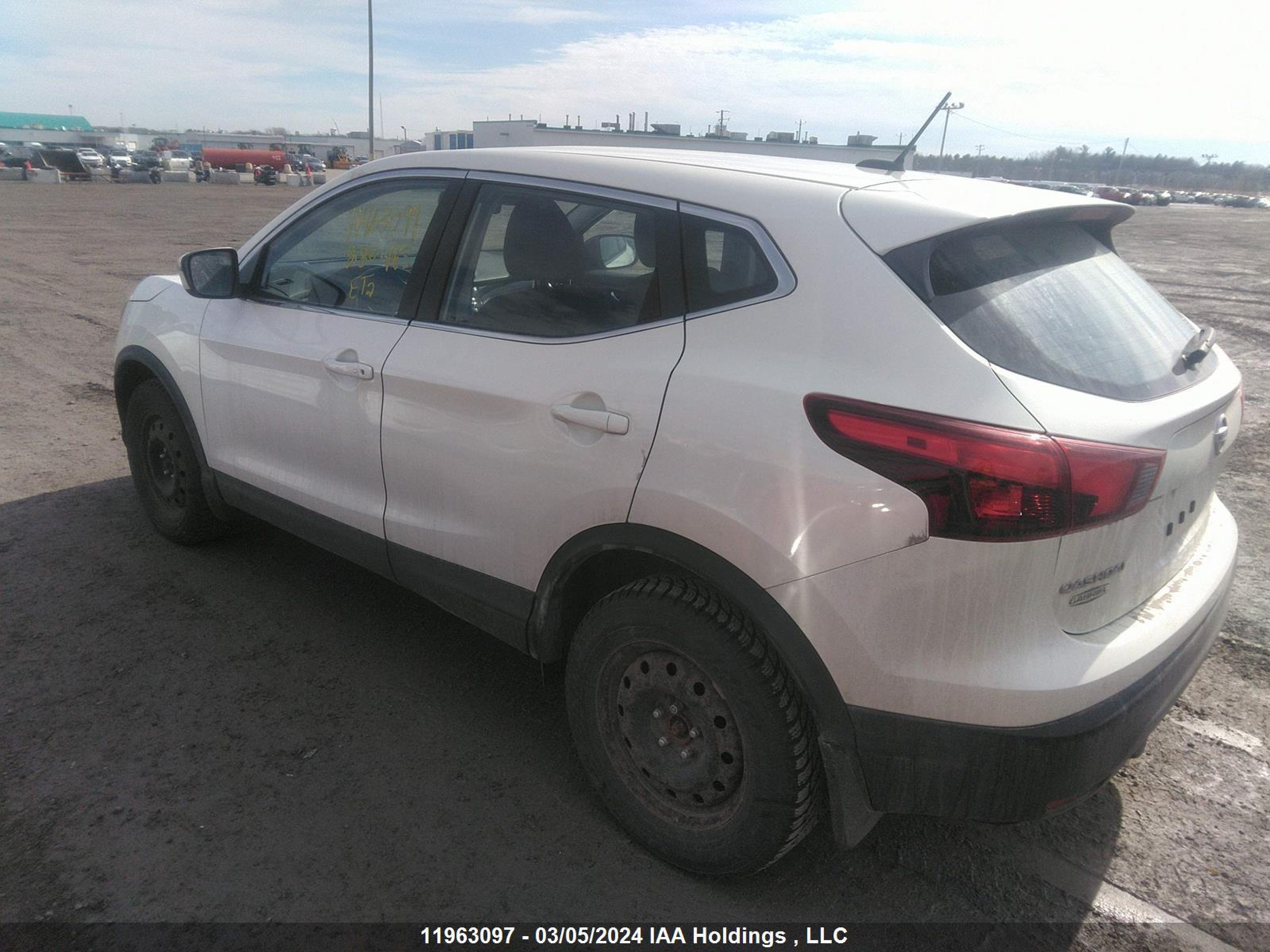 Photo 2 VIN: JN1BJ1CR2JW288465 - NISSAN QASHQAI 