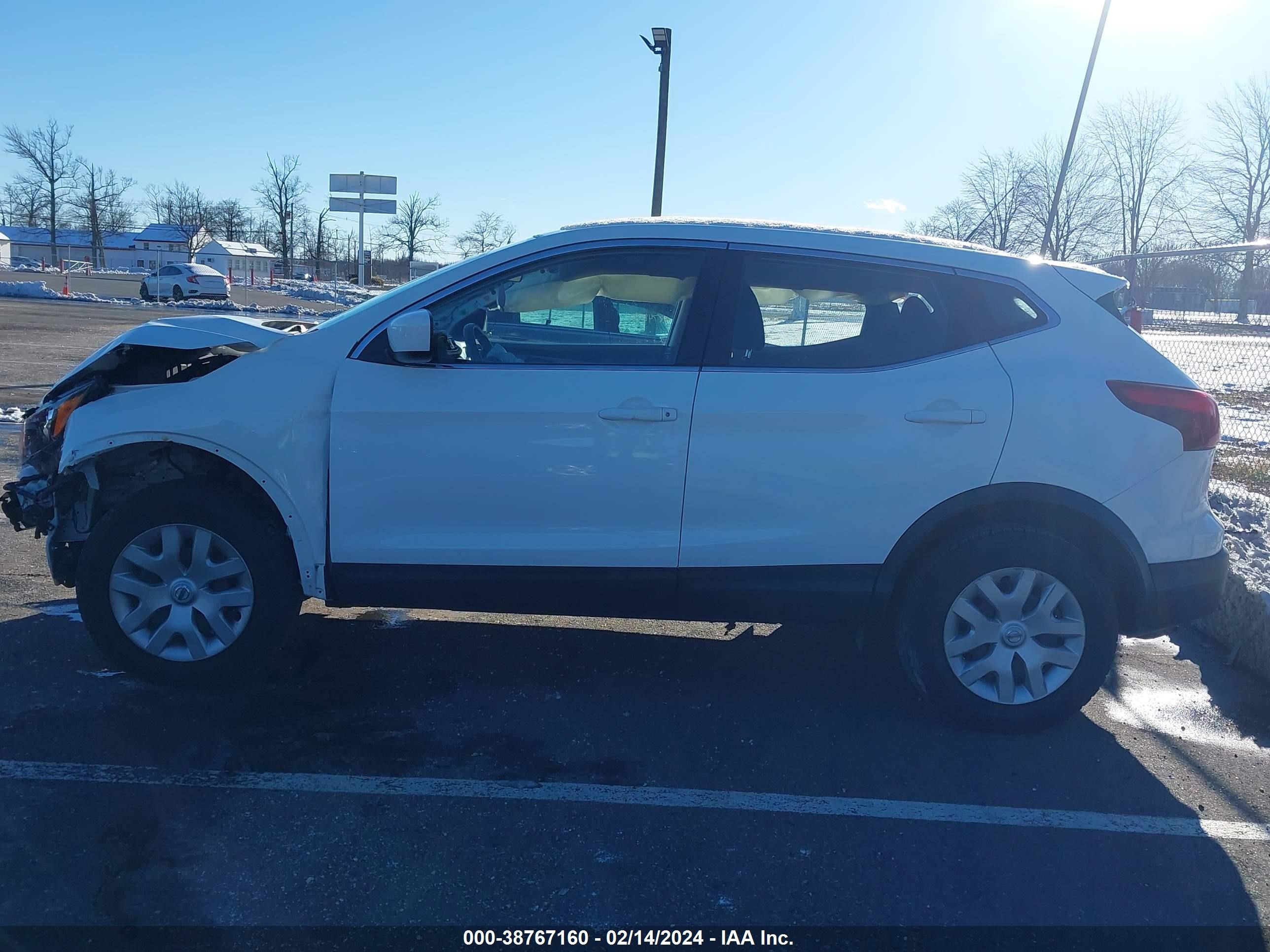 Photo 13 VIN: JN1BJ1CR3JW251134 - NISSAN ROGUE SPORT 