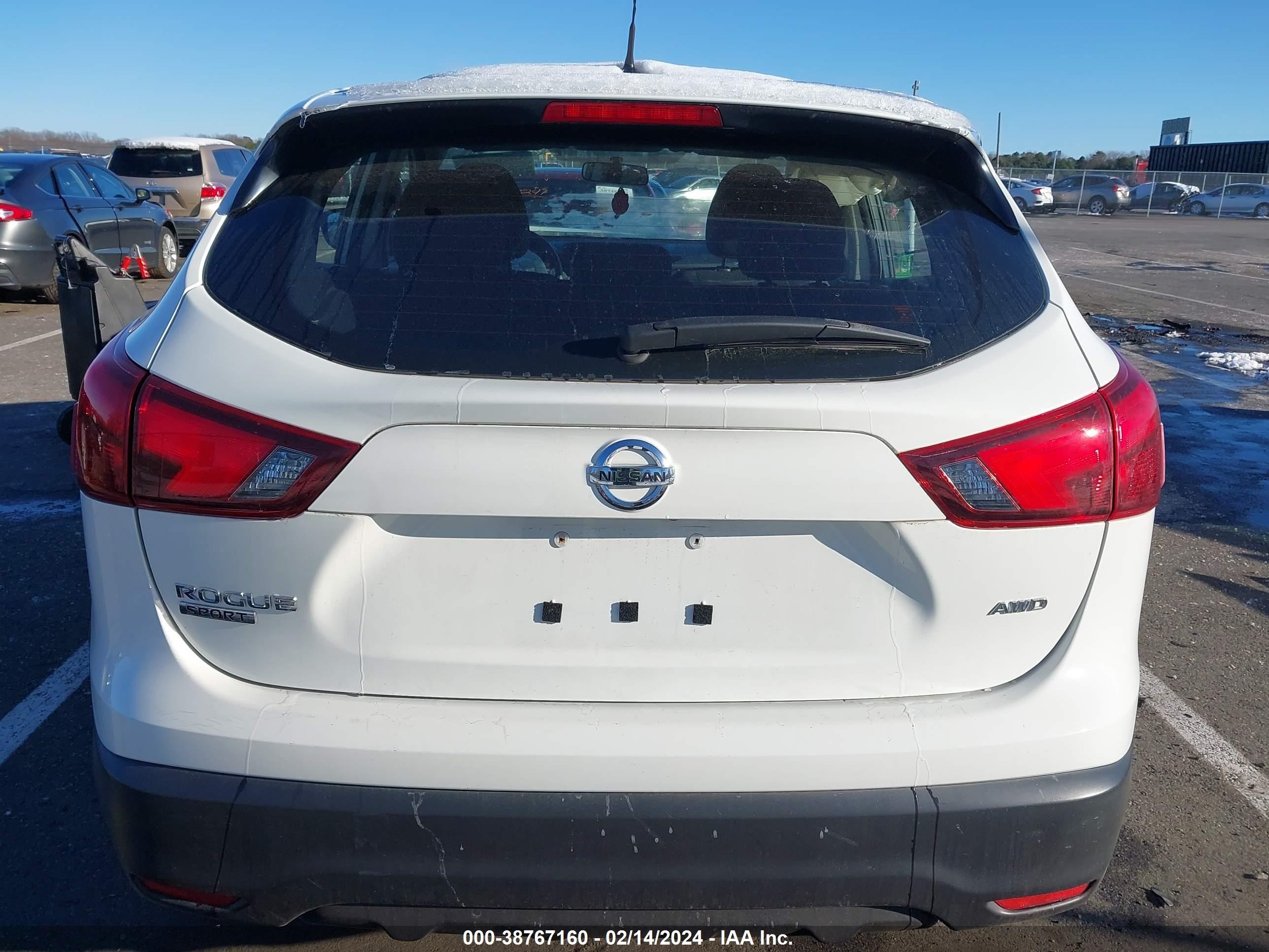 Photo 15 VIN: JN1BJ1CR3JW251134 - NISSAN ROGUE SPORT 