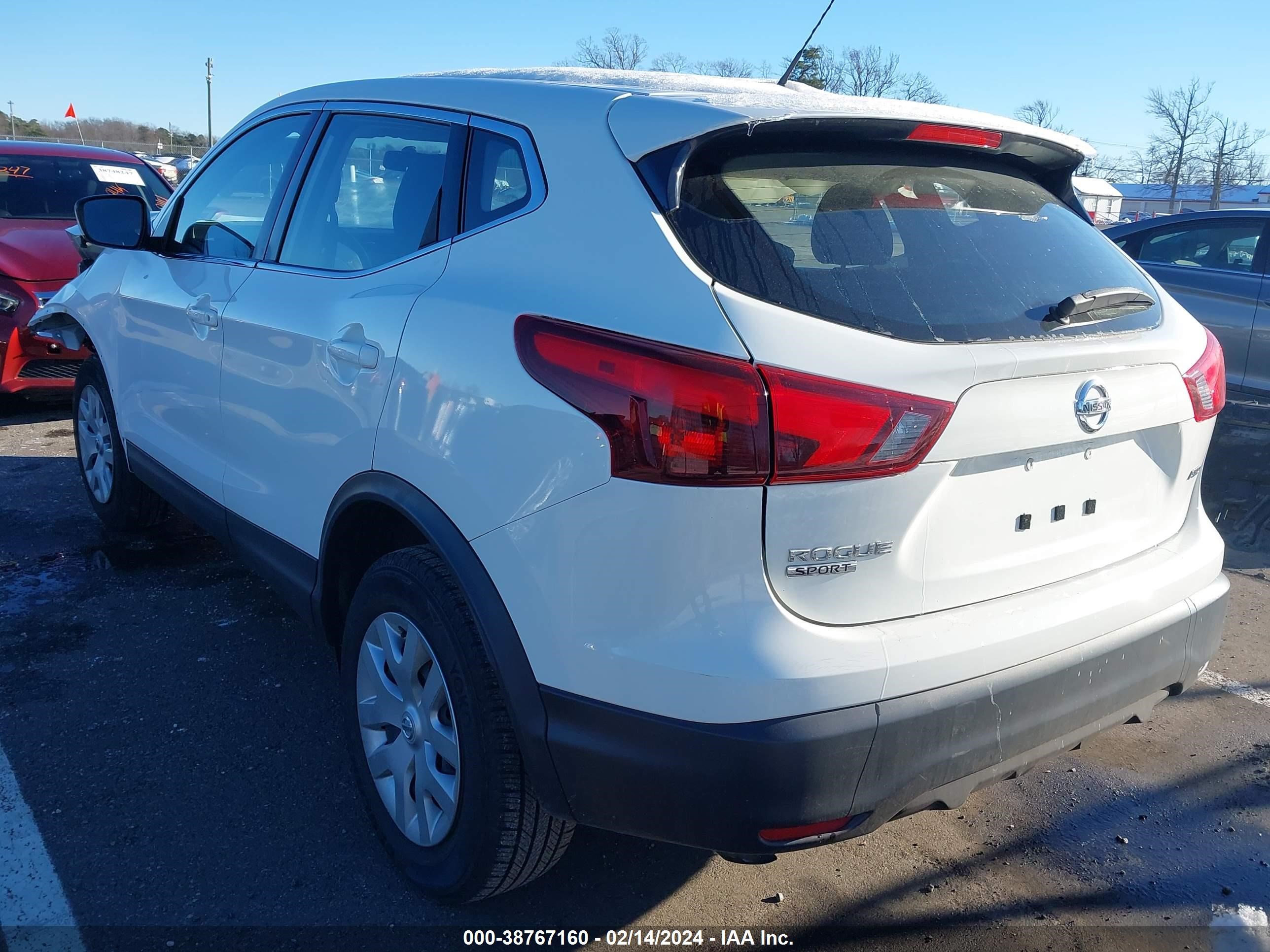 Photo 2 VIN: JN1BJ1CR3JW251134 - NISSAN ROGUE SPORT 